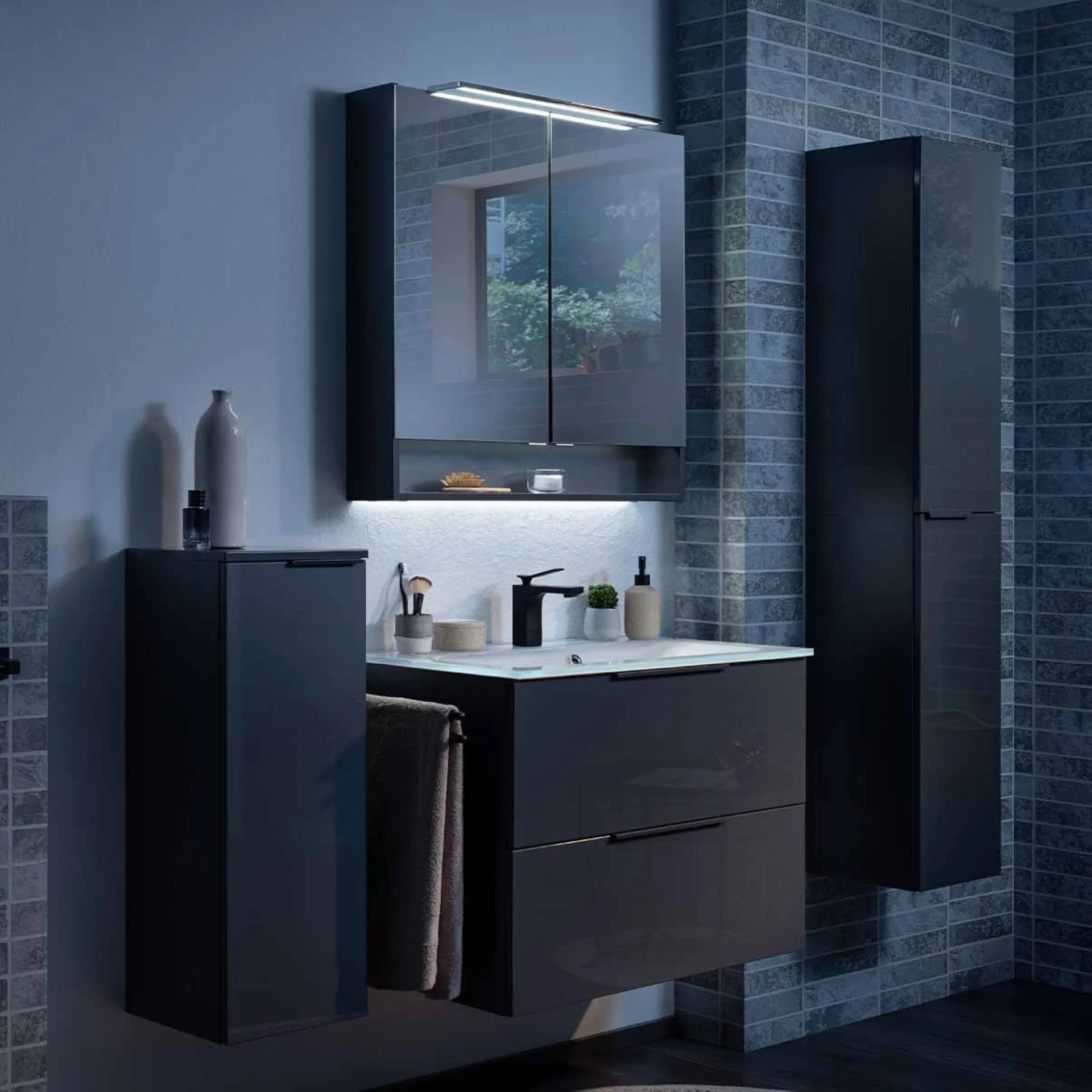 FACKELMANN LUNA LED Beleuchtung für Spiegelschrank 80 cm breit