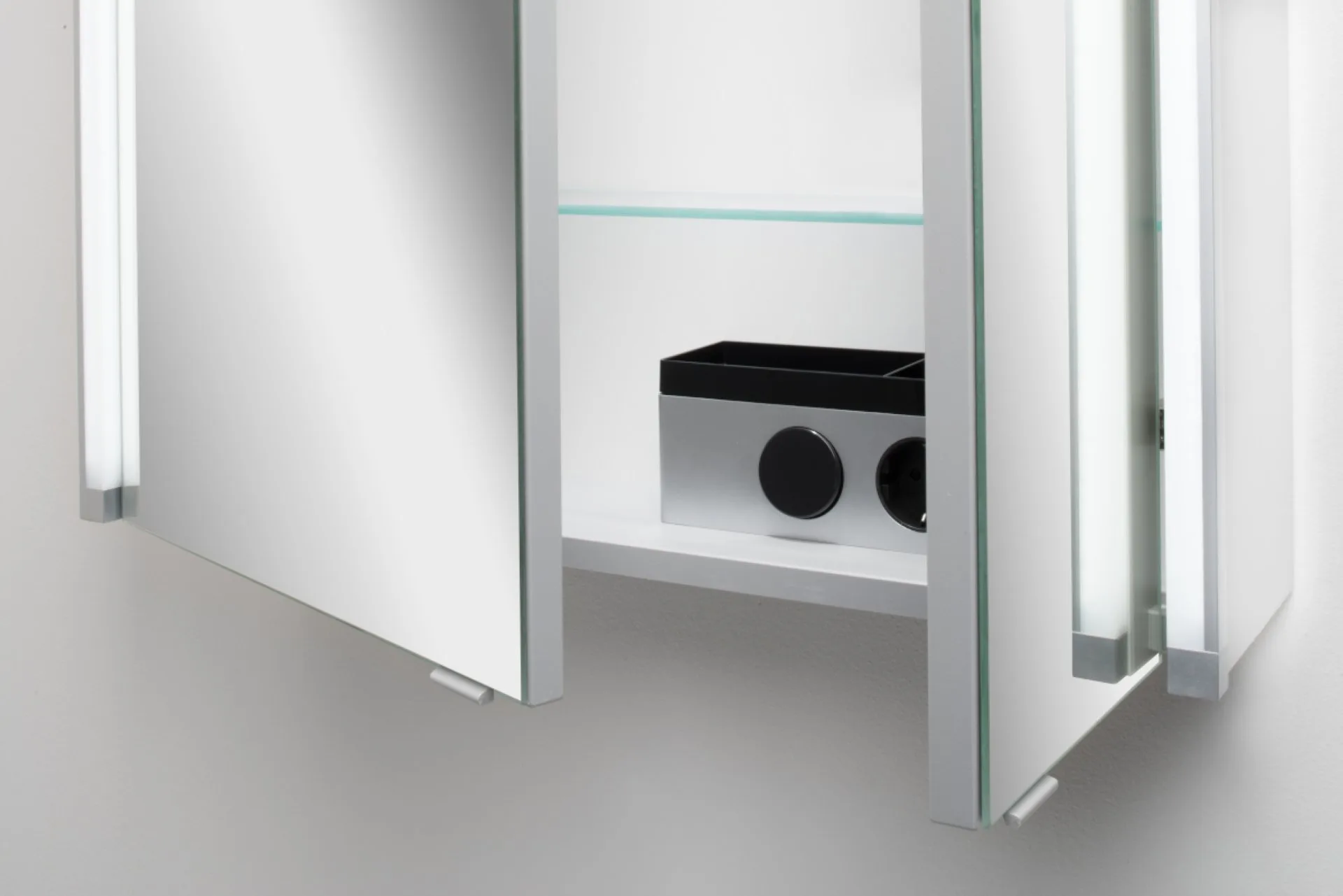 FACKELMANN LED Spiegelschrank 61 cm breit, Weiß
