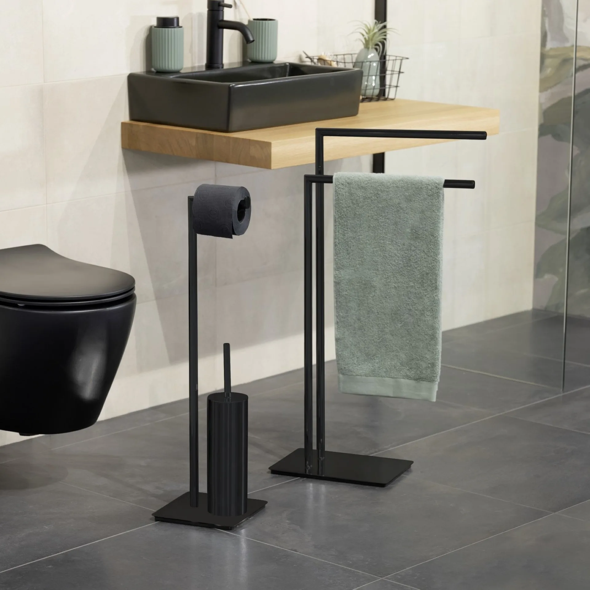 WENKO RECCO WC-Garnitur, Schwarz, Edelstahl, mit Toilettenpapierhalter, stehend