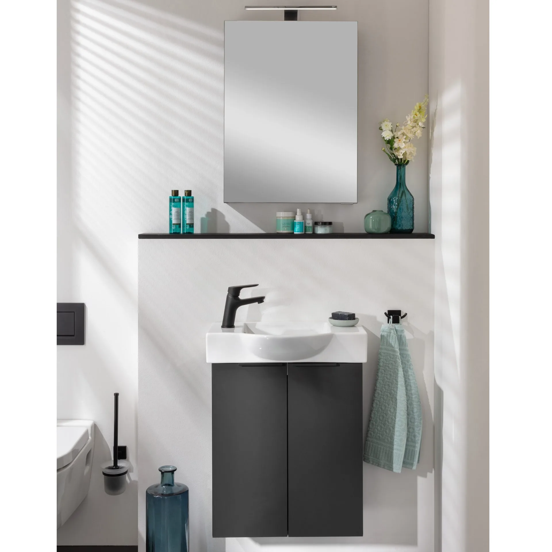 FACKELMANN SBC B.PARIS Gäste WC Waschtisch Set 55 cm breit, Schwarz matt, Waschbecken Keramik Weiß, Hahnloch links