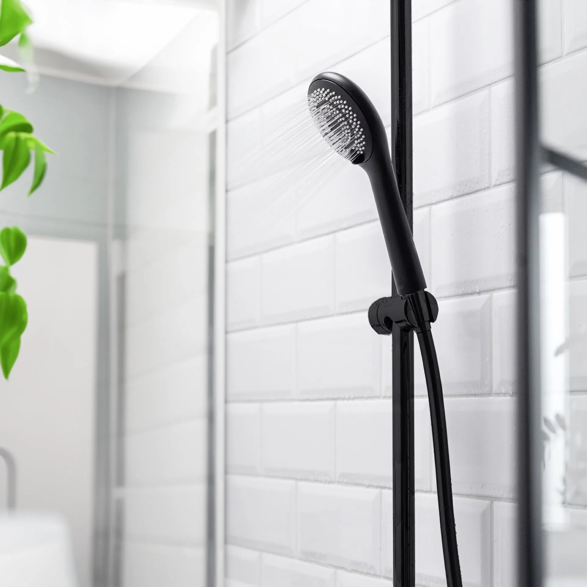 WENKO Duschkopf Ø 11 cm, Schwarz, mit Wassersparsystem, 3 verschiedene Wasserstrahlarten