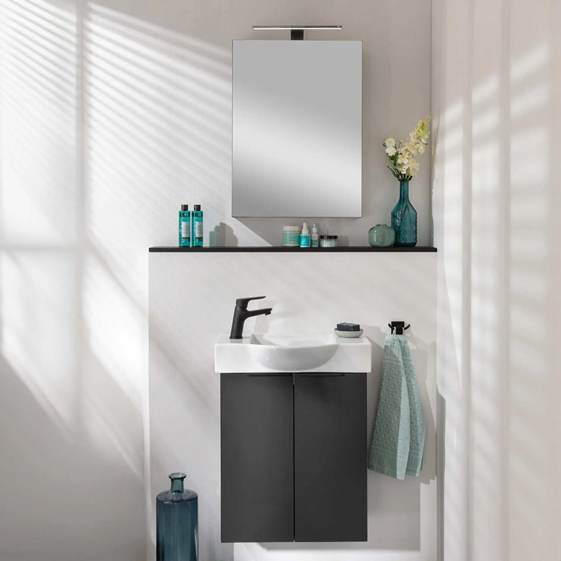 FACKELMANN SBC B.PARIS Gäste WC Waschtisch Set mit Spiegelschrank 55 cm breit, Schwarz matt, Türanschlag links