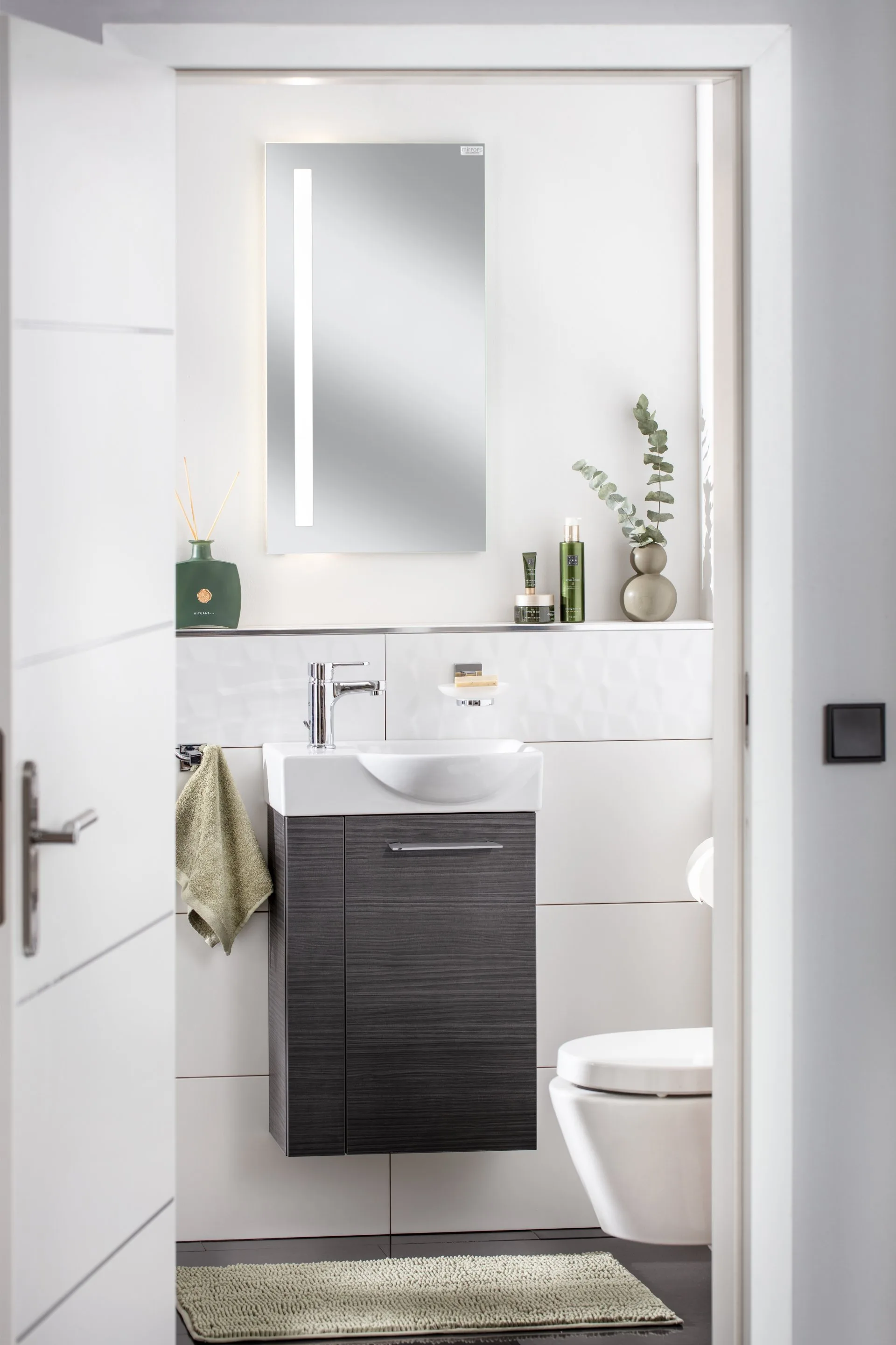 FACKELMANN SBC B.PERFEKT Gäste WC Waschtisch Set 45 cm breit, Anthrazit Holzoptik, Waschbecken Keramik Weiß, Türanschlag rechts