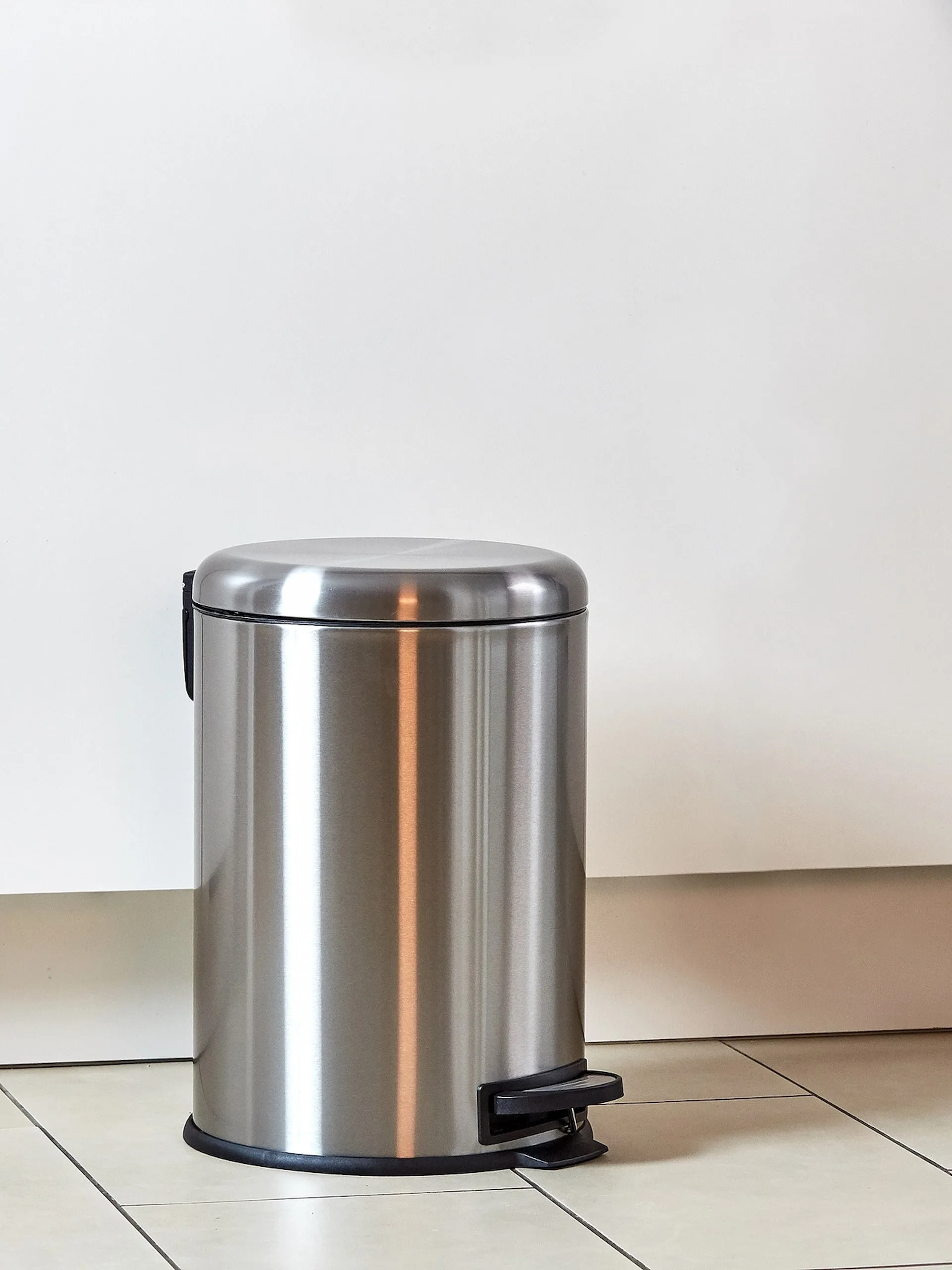 WENKO LEMAN Mülleimer 20 Liter, Silber, Easy Close, Edelstahl