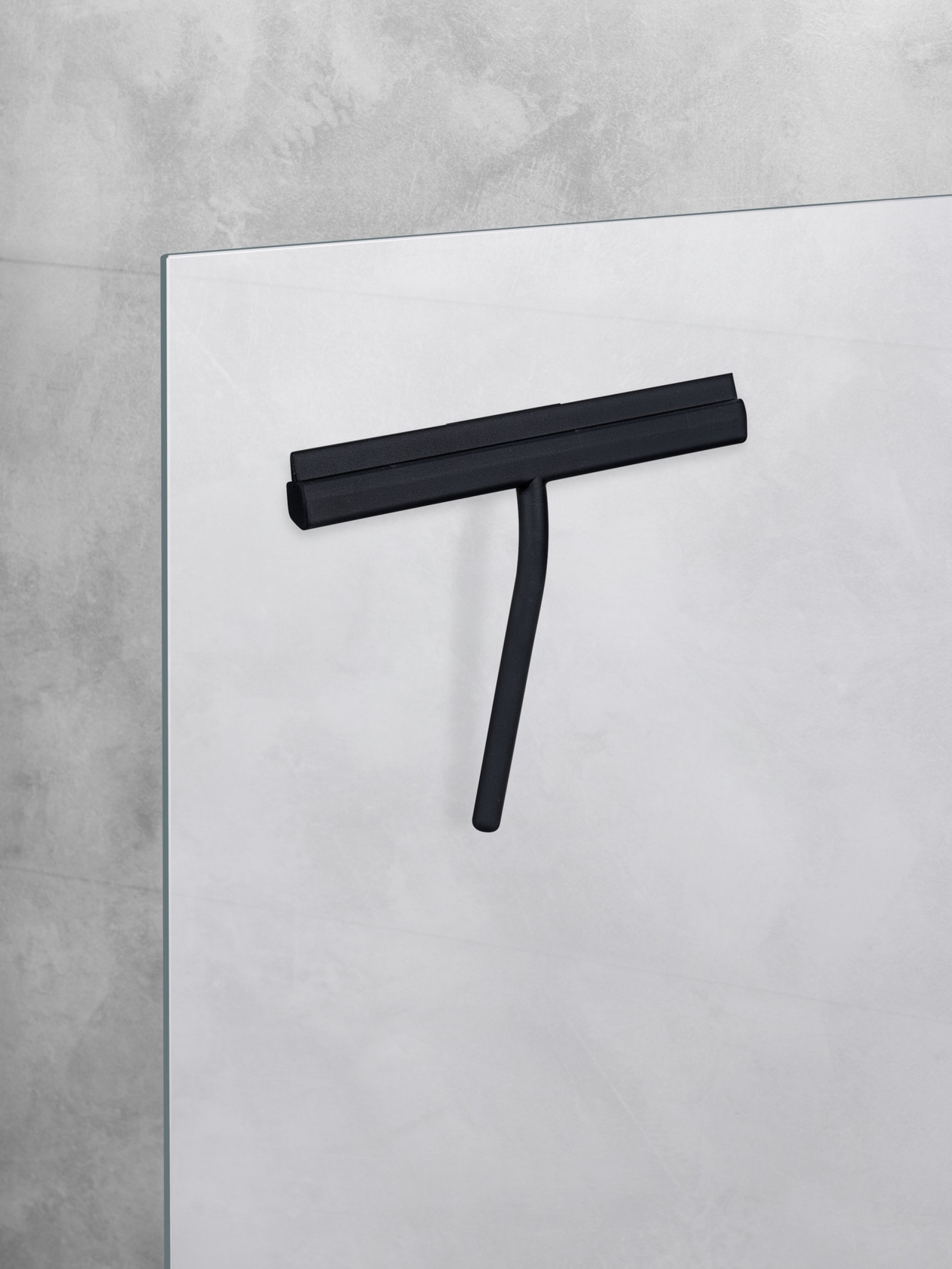 WENKO AGANA Duschabzieher, Schwarz, mit magnetischer Wandhalterung, Edelstahl umantelt mit Silikon