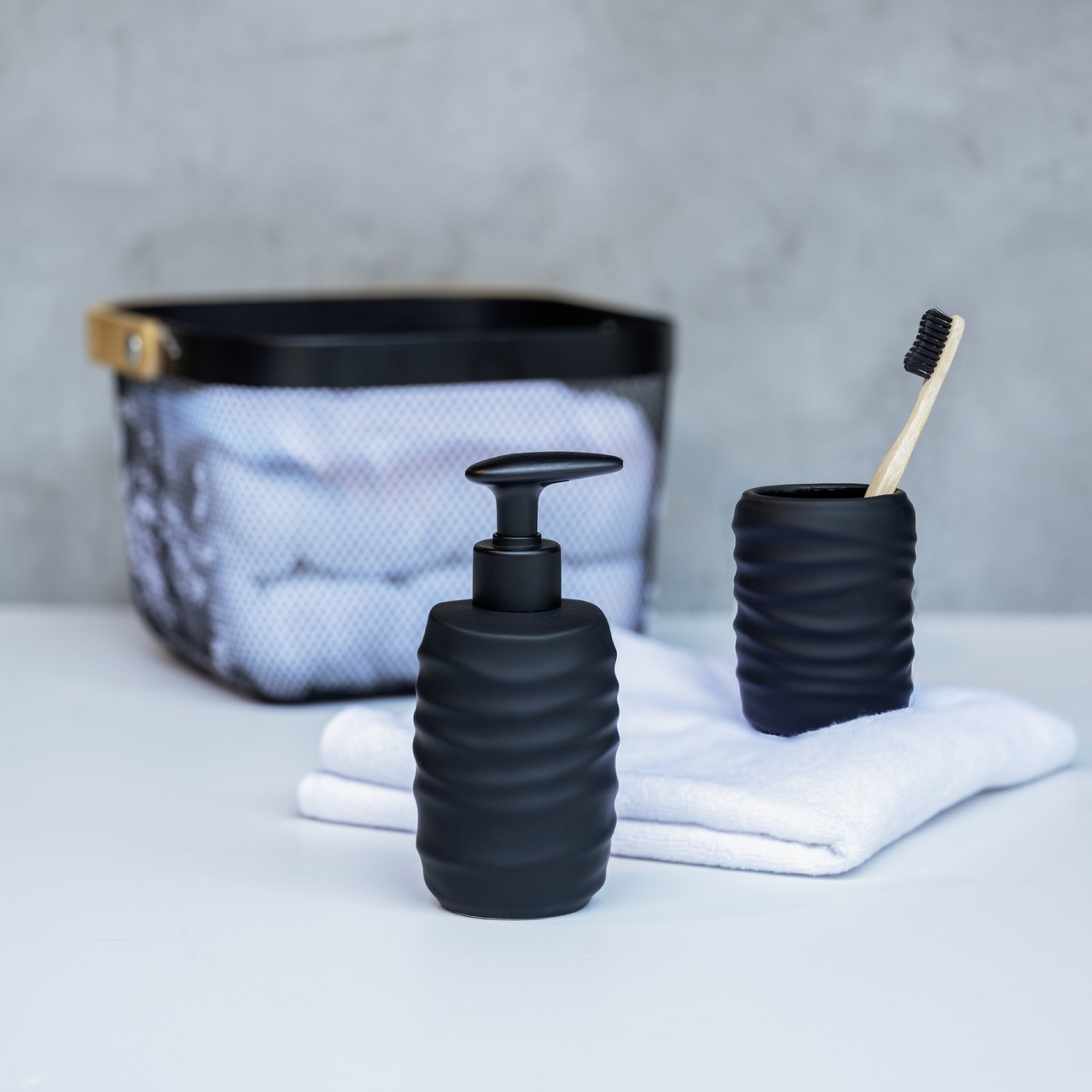 WENKO ILLANA Accessoire Set, Schwarz, Zahnputzbecher, Seifenspender, Keramik