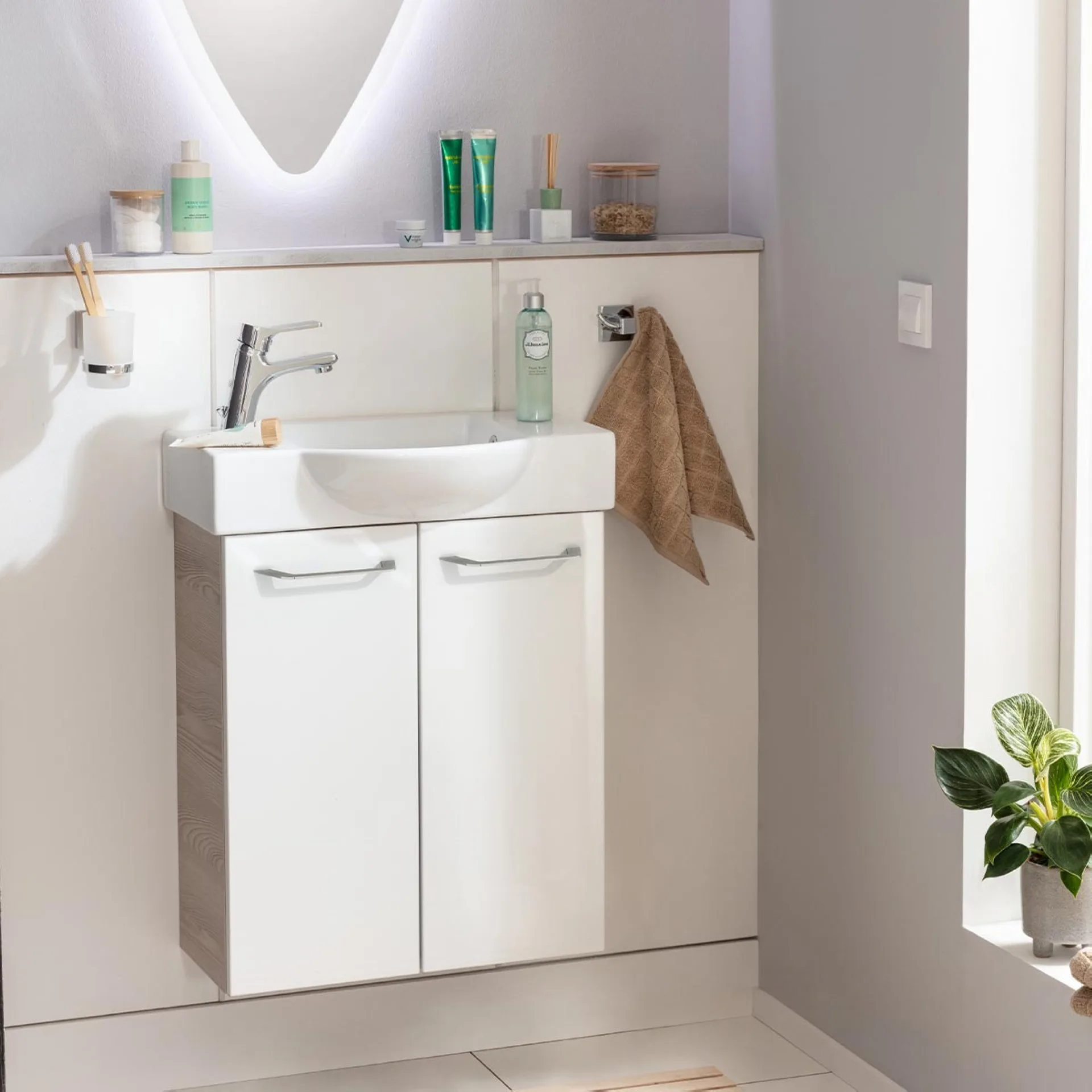 FACKELMANN SBC B.CLEVER Gäste WC Waschtisch Set 55 cm breit, Weiß/Braun hell, Waschbecken Keramik Weiß, Hahnloch links