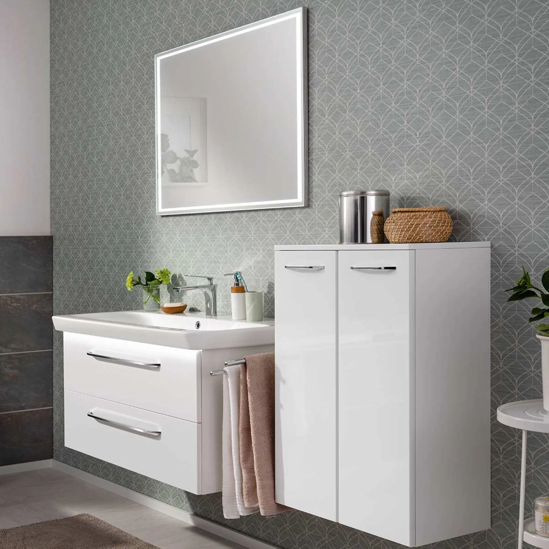FACKELMANN MILANO Badmöbel Set 4-teilig 107 cm breit, Weiß, Waschbecken Keramik Weiß + LED Spiegel + Doppel Midischrank