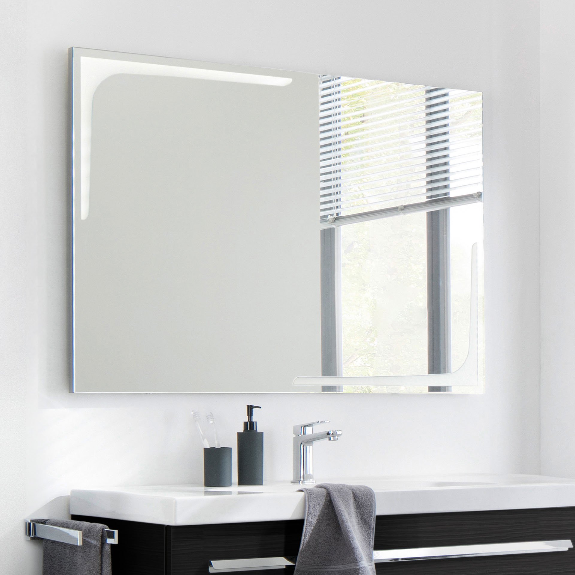 LANZET K1 LED Spiegel 120 cm breit, mit Sensor