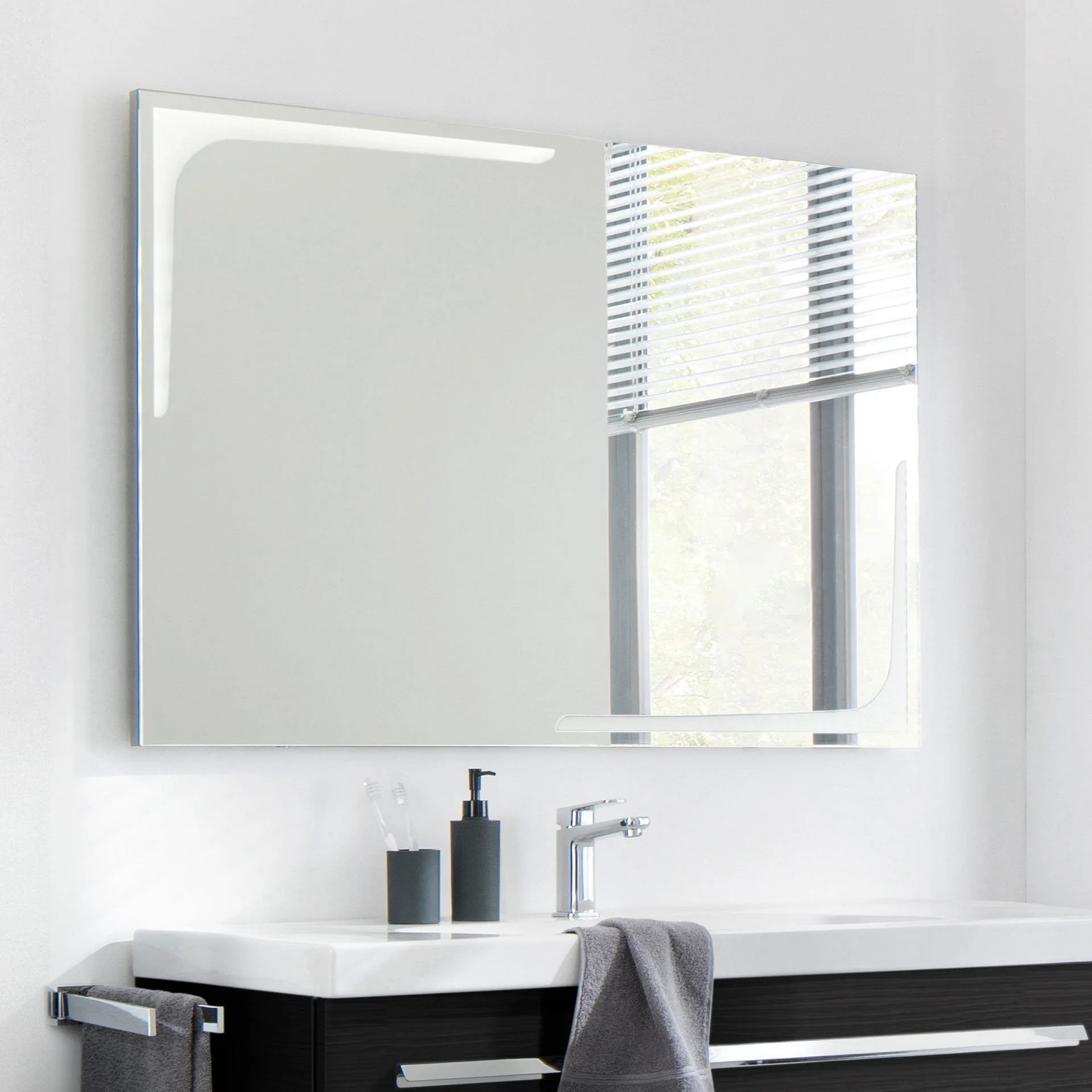 LANZET K1 LED Spiegel 120 cm breit, mit Sensor