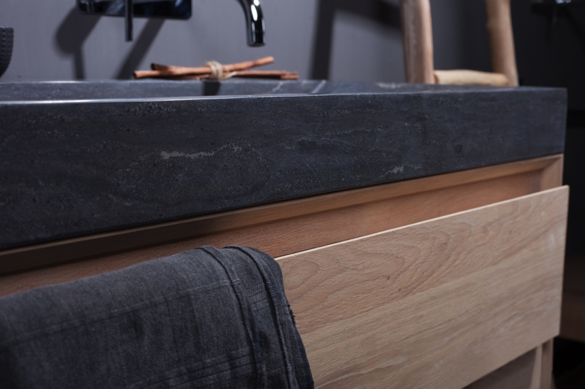 Waschbecken Naturstein BELLEZZA (120,5 cm) Bluestone, ohne Hahnloch, 100293