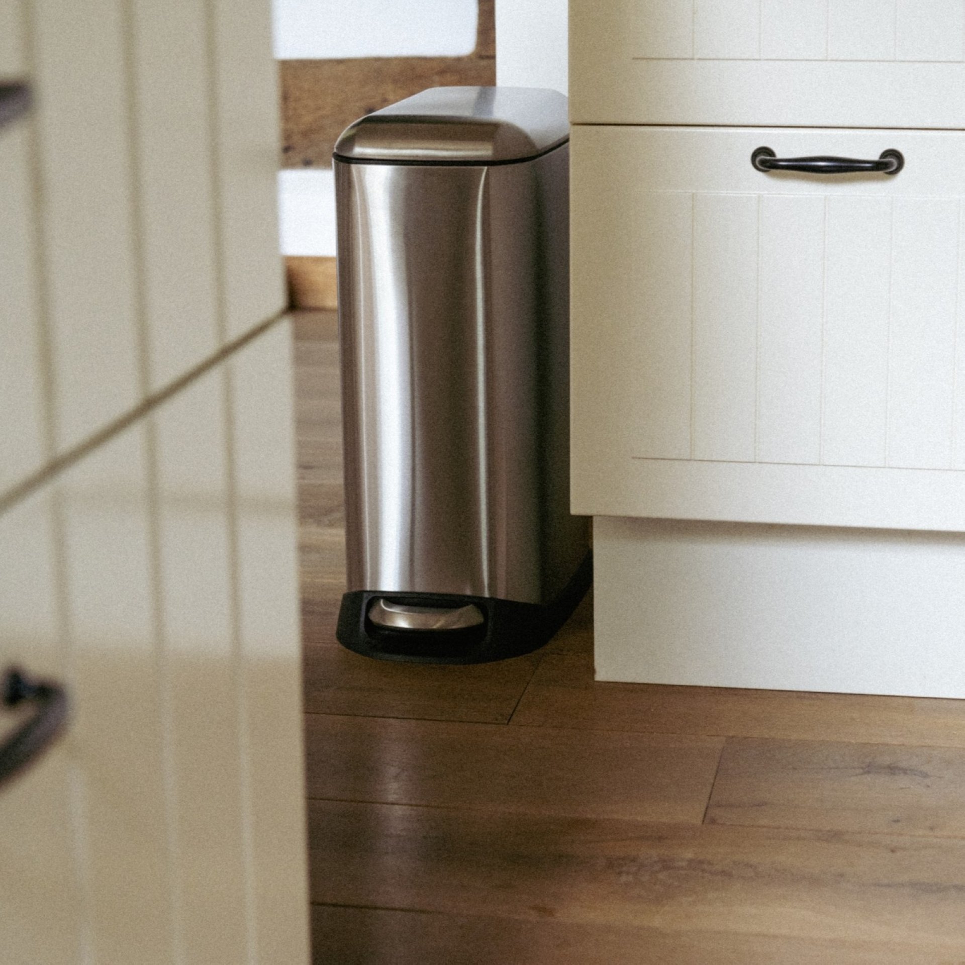 WENKO DESIGN Mülleimer 12 Liter, Silber, mit Absenkautomatik