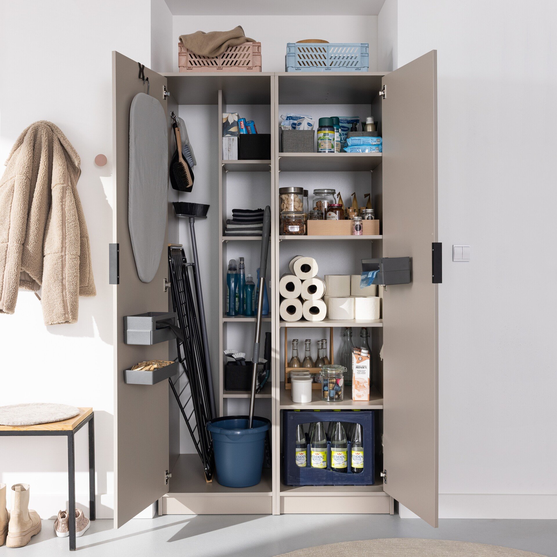 FACKELMANN Putzschrank und Wäscheschrank 100 cm breit, Grau, mit Fuß