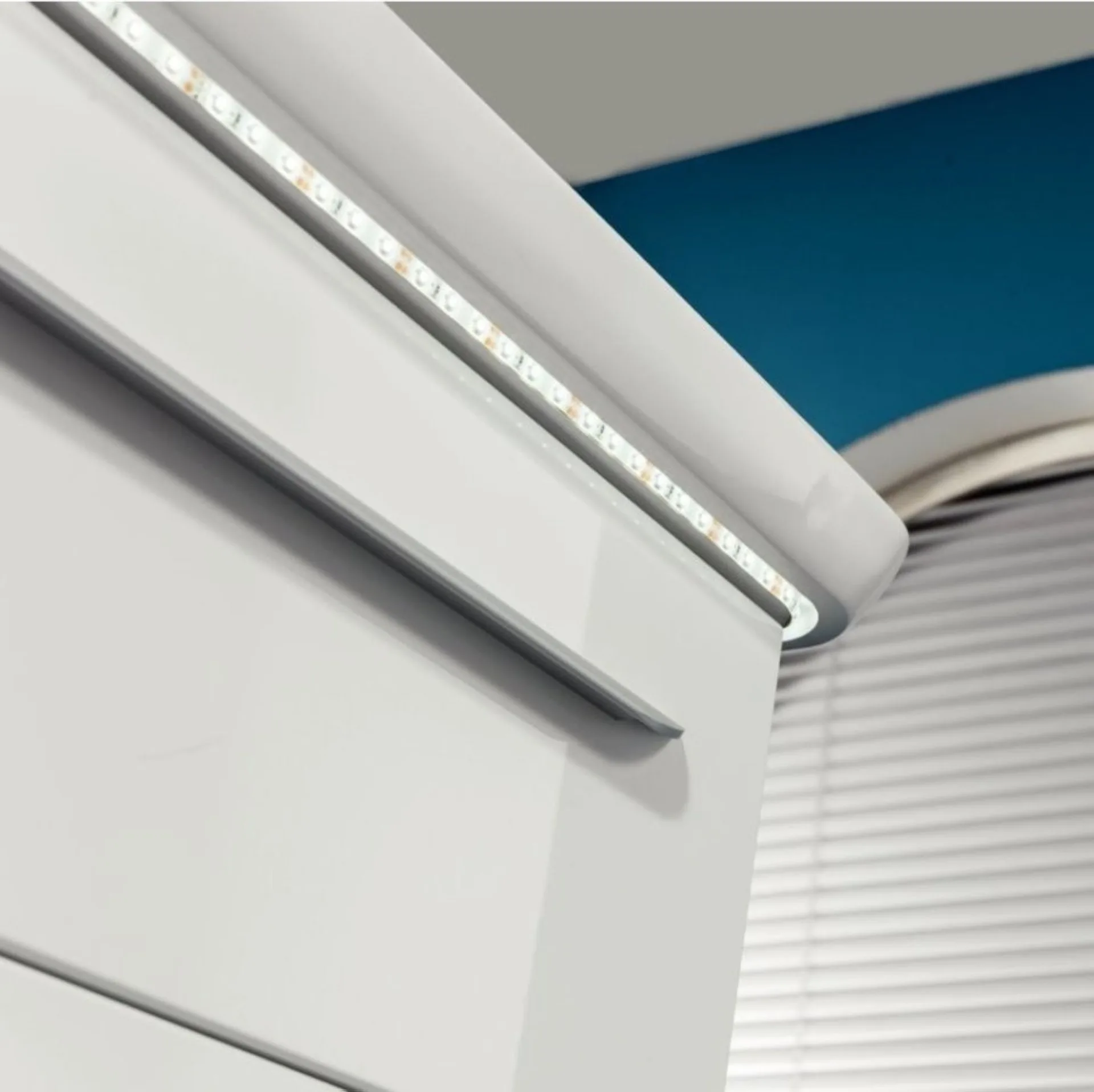 Lanzet M9 Waschbecken inkl. LED-Band 67 cm
