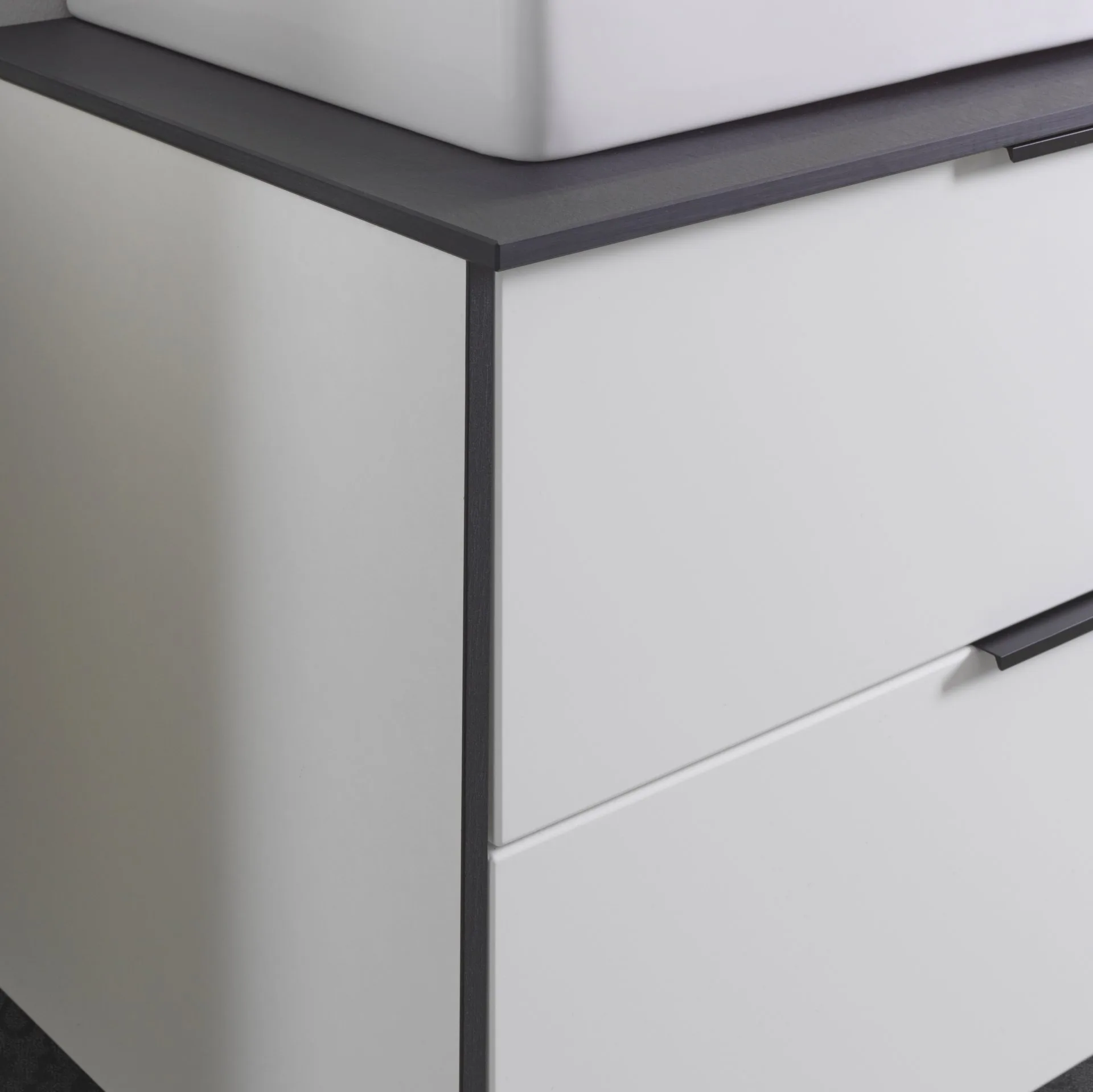 FACKELMANN FLAIR Waschbeckenunterschrank 101 cm breit, Weiß/Anthrazit, Waschtischplatte Schwarz Schieferstruktur