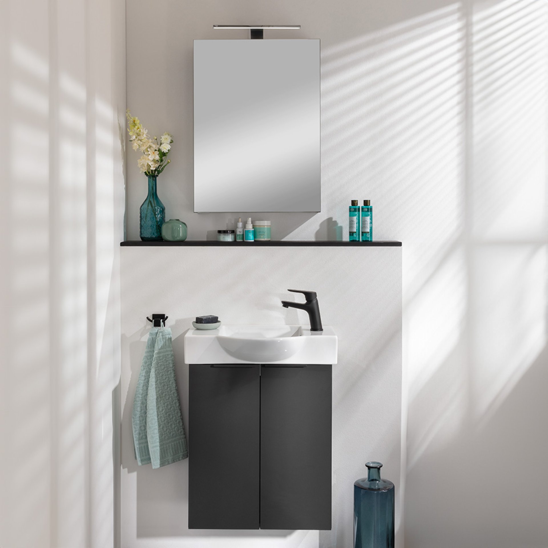 FACKELMANN SBC B.PARIS Gäste WC Waschtisch Set mit Spiegelschrank 55 cm breit, Schwarz matt, Türanschlag rechts