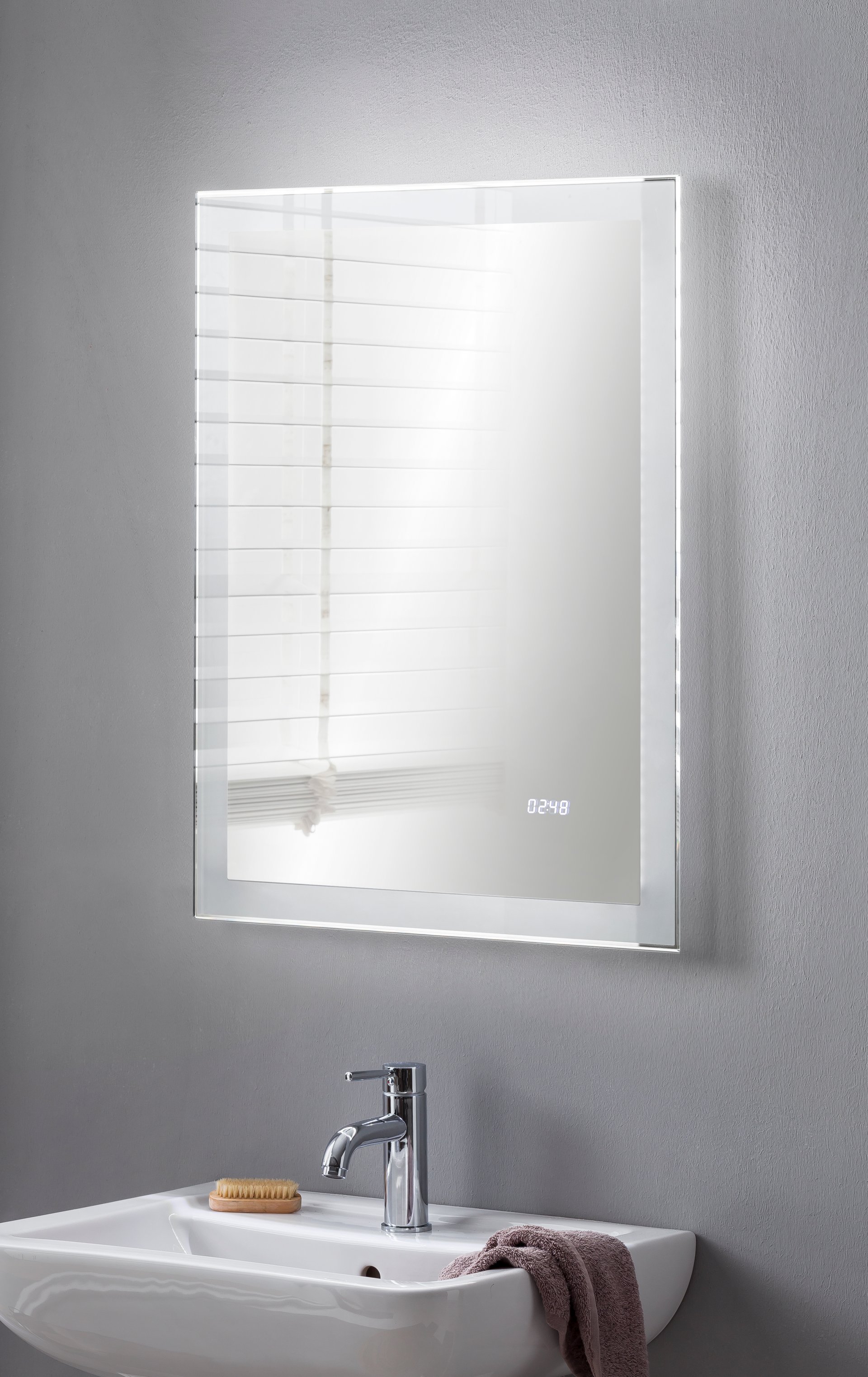 BadeDu SHINY LED Spiegel mit LED Uhr 60 x 80 cm