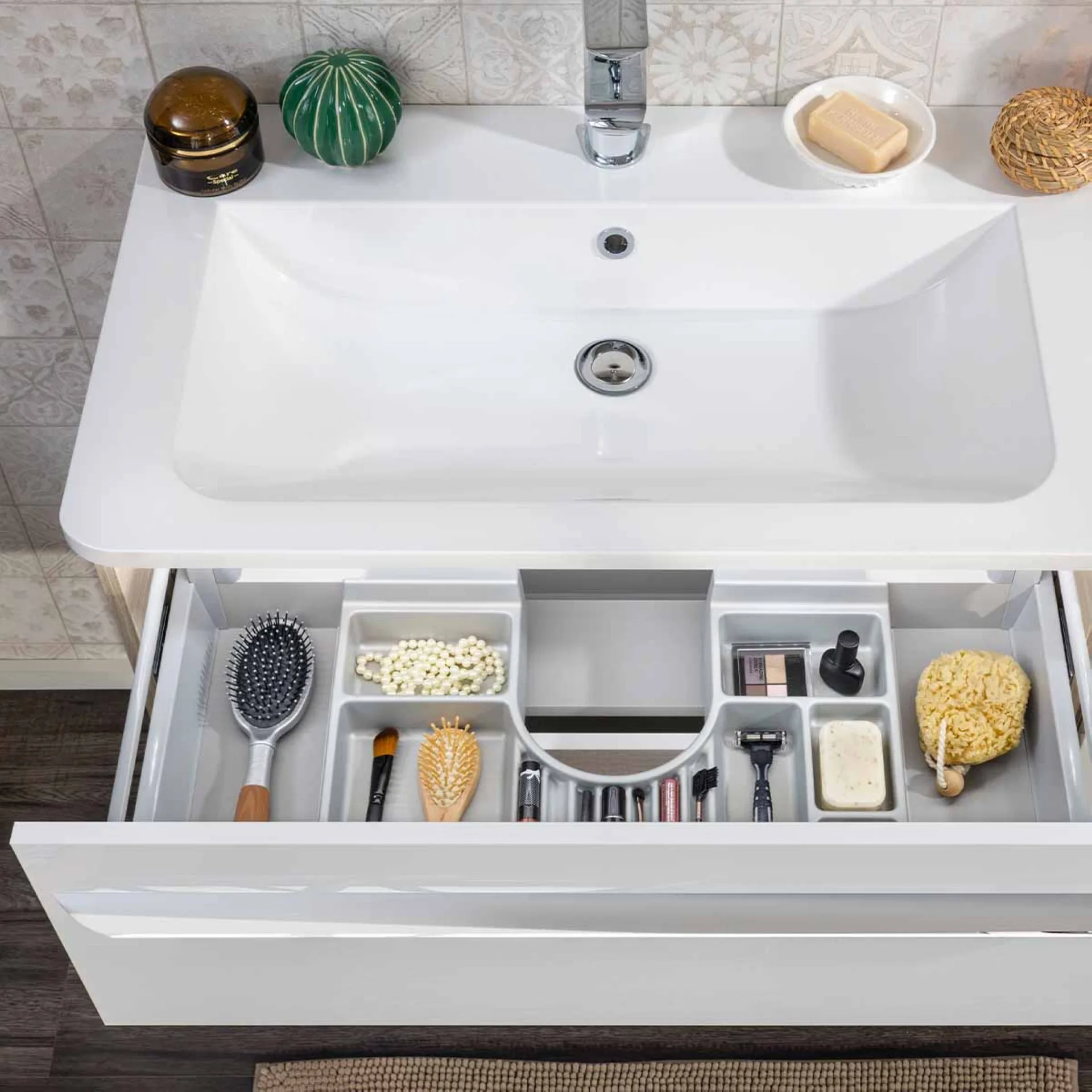 FACKELMANN LUXOR Waschtisch Set mit Spiegelschrank 80 cm breit, Weiß/Braun hell, Waschbecken Gussmarmor Weiß