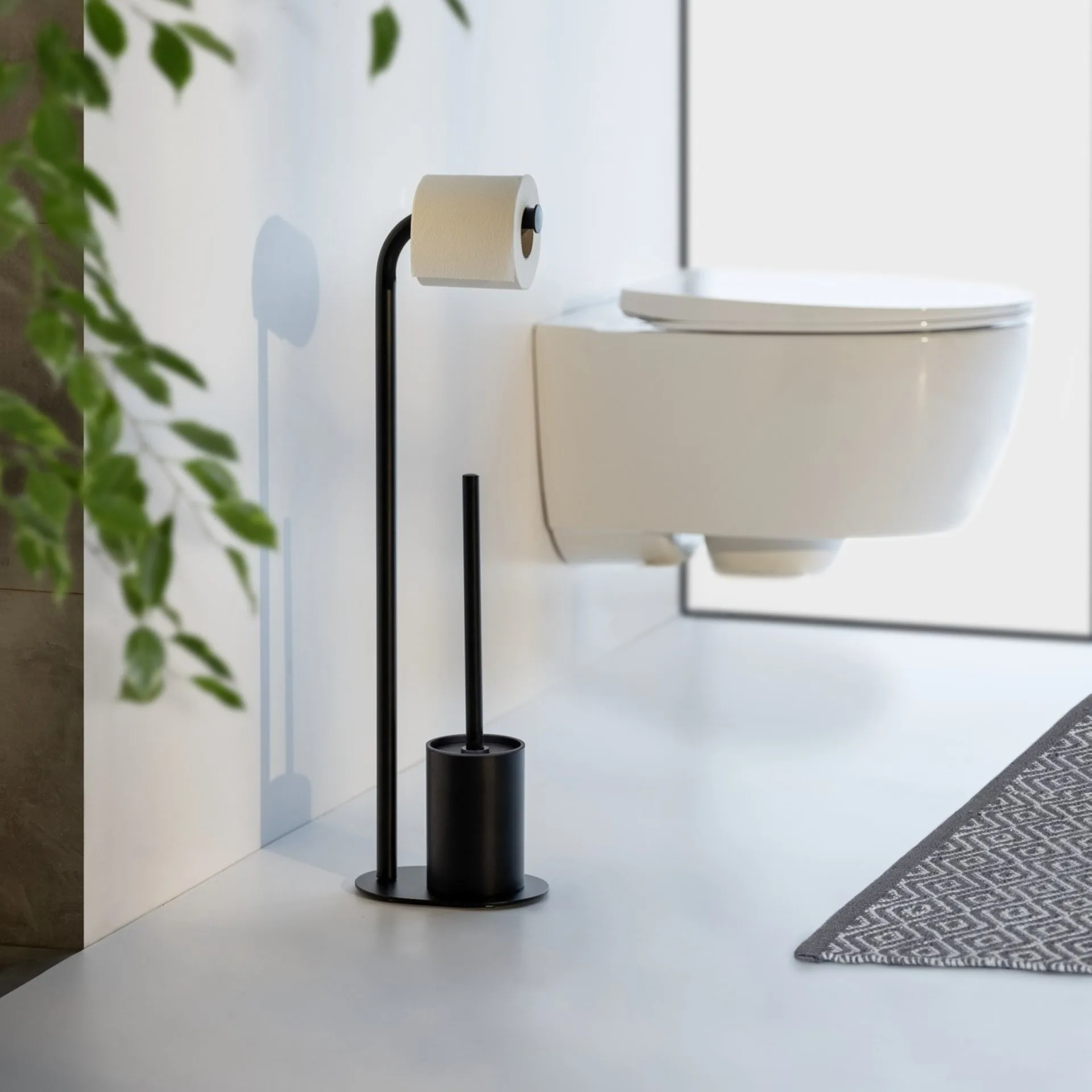 WENKO LEVANTE WC-Garnitur, Schwarz, mit Toilettenpapierhalter, stehend