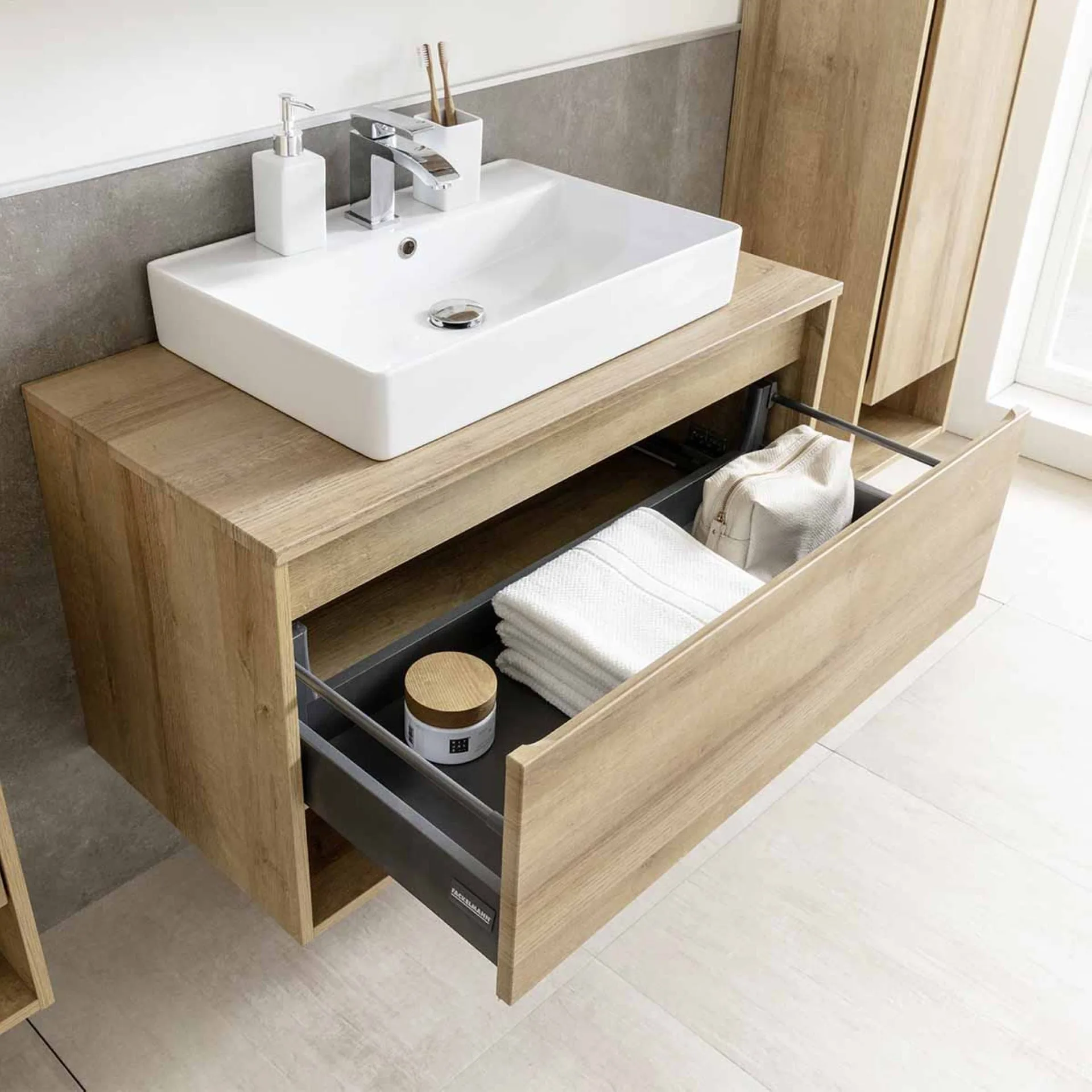 FACKELMANN NATURA Waschtisch Set mit Spiegelschrank 94 cm breit, Braun hell, Aufsatzwaschbecken Keramik Weiß + LED Spiegelschrank