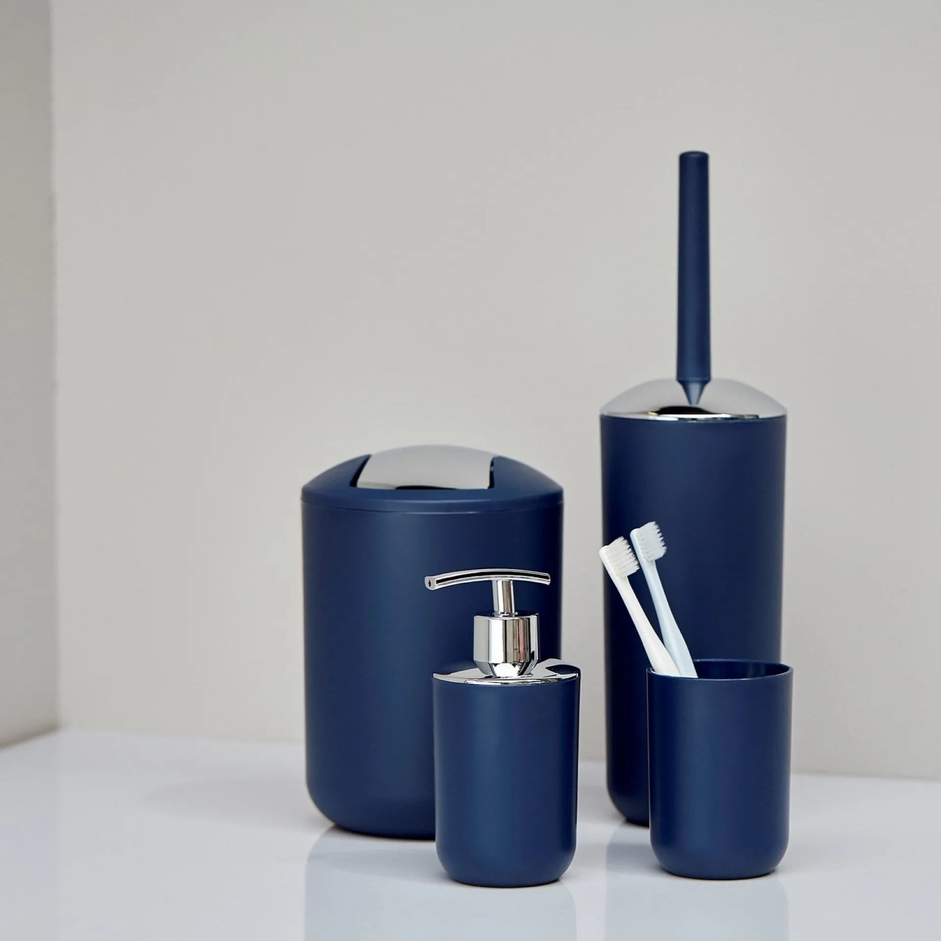 WENKO BRASIL Accessoire Set, Blau, Zahnputzbecher, Seifenspender, WC-Garnitur, Kosmetikeimer