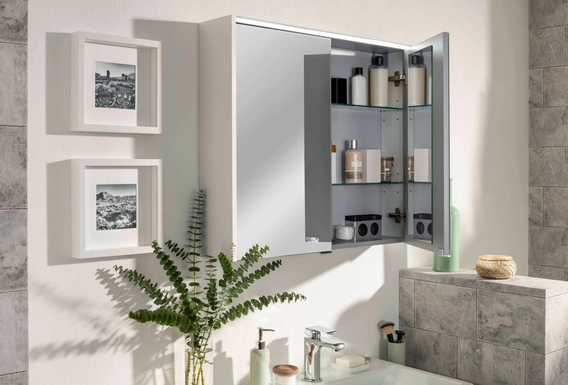 FACKELMNN LED Spiegelschrank 60 cm breit, Weiß