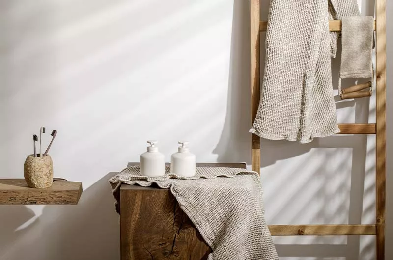 Accessoires im natürlichen Landhausstil