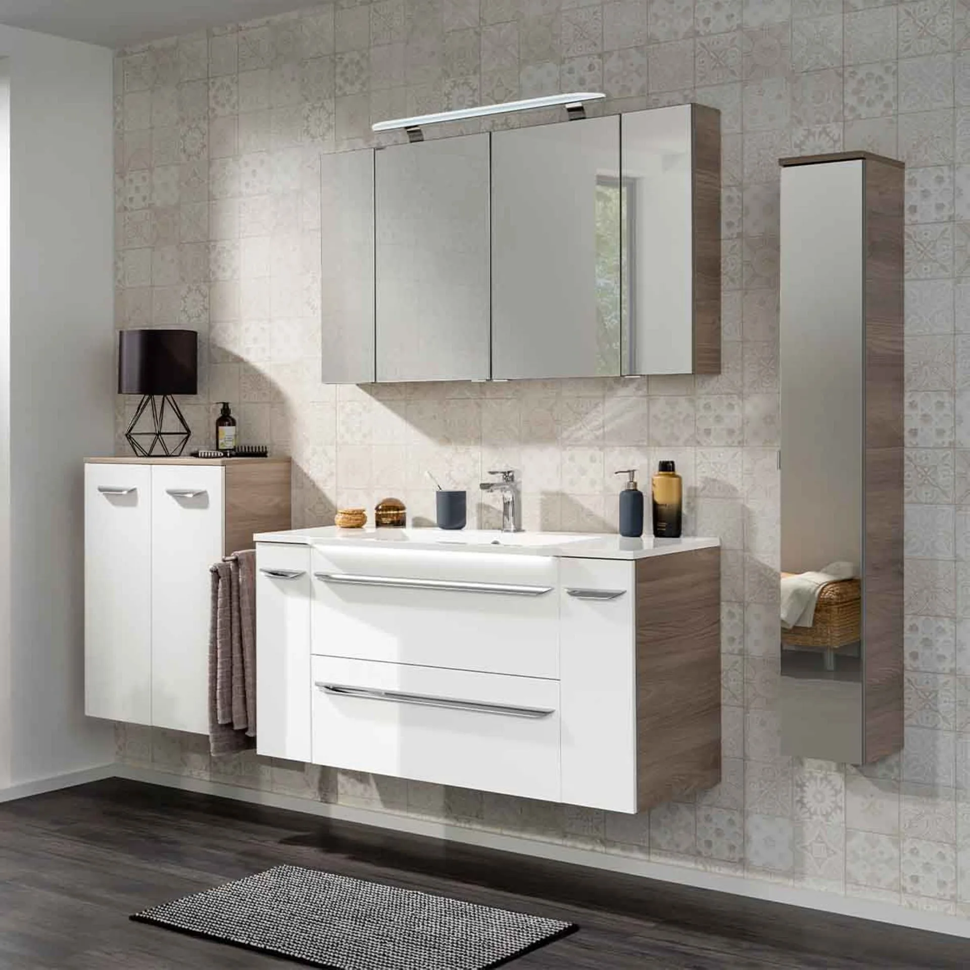 FACKELMANN LUXOR Badmöbel Set 4-teilig 120 cm breit, Weiß/Braun hell, Waschbecken Gussmarmor Weiß + Unterschränke