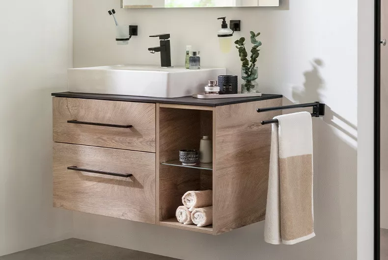 Stauraum schaffen mit Handtuchhaltern