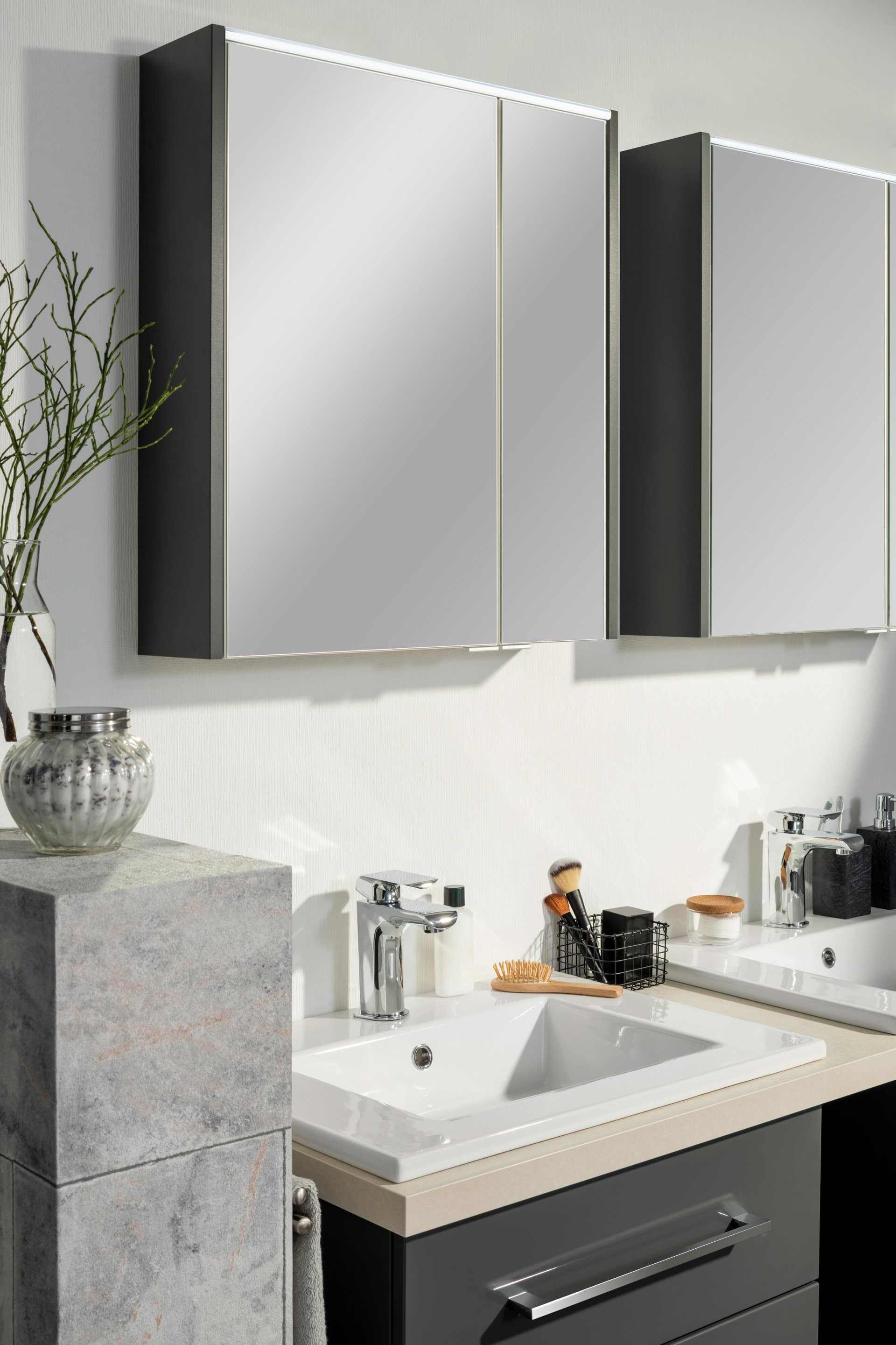 Fackelmann DENVER LED Spiegelschrank 60 cm breit, Schwarz (Anthrazit)