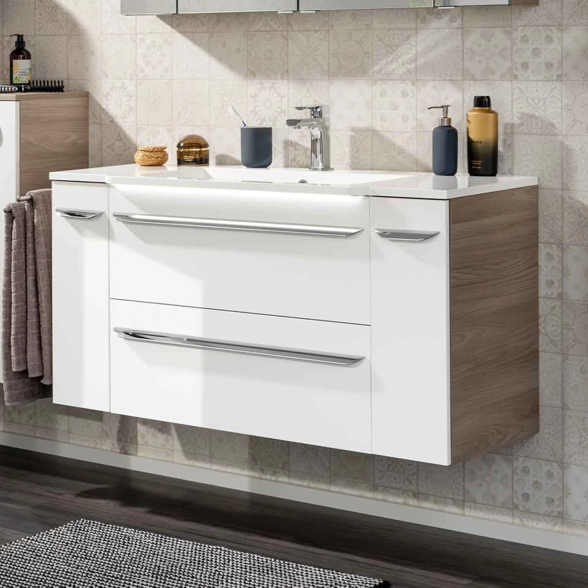 FACKELMANN LUXOR Badmöbel Set 4-teilig 120 cm breit, Weiß/Braun hell, Waschbecken Gussmarmor Weiß + Unterschränke