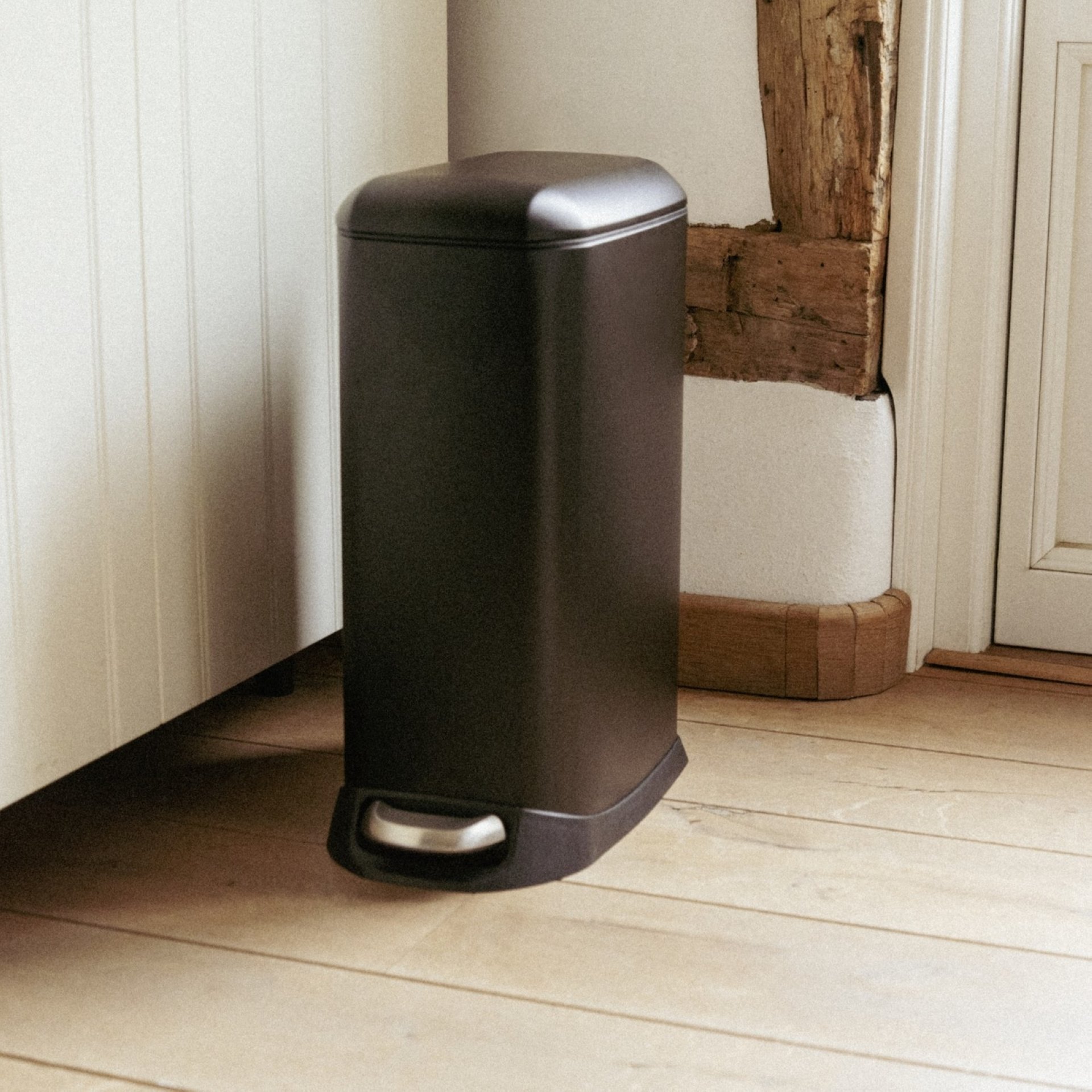 WENKO DESIGN Mülleimer 12 Liter, Schwarz, mit Absenkautomatik