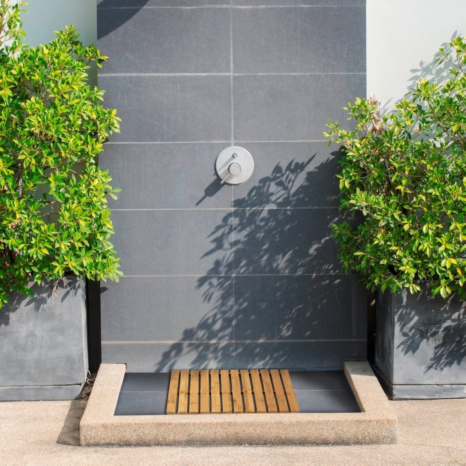 WENKO INDOOR&OUTDOOR Badematte 50 x 50 cm, Braun, aus Bambus