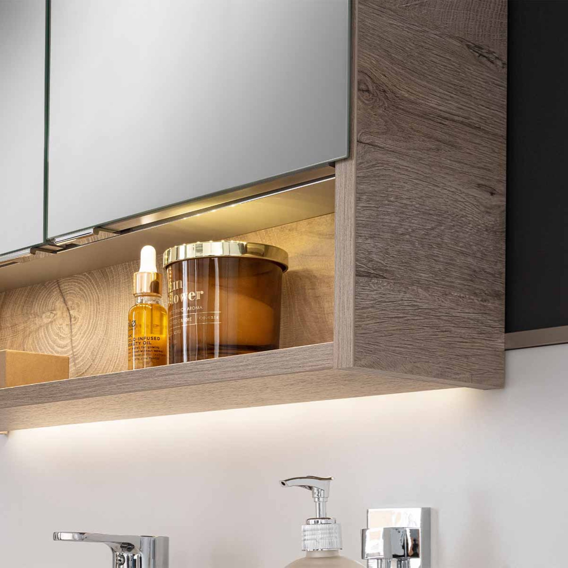 Fackelmann B.STYLE LED Ambiente Beleuchtung für Spiegelschrank 60 cm