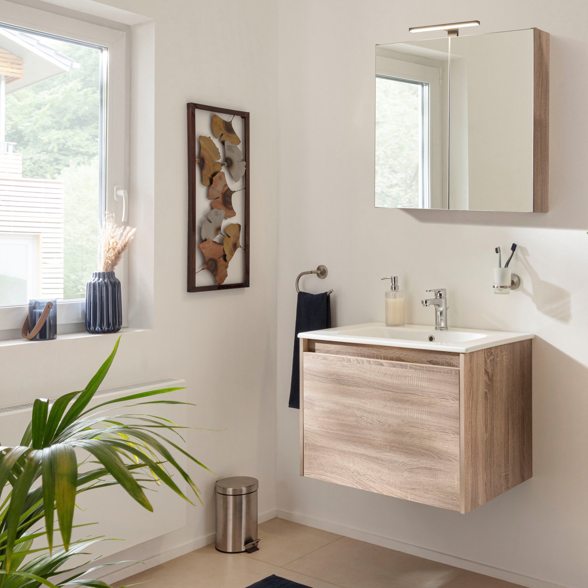 FACKELMANN COMPACT LINE Waschtisch Set mit Spiegelschrank 71 cm breit, Braun, Waschbecken Keramik Weiß, inklusive Aufsatzleuchte und Energie Box, 1 Schublade