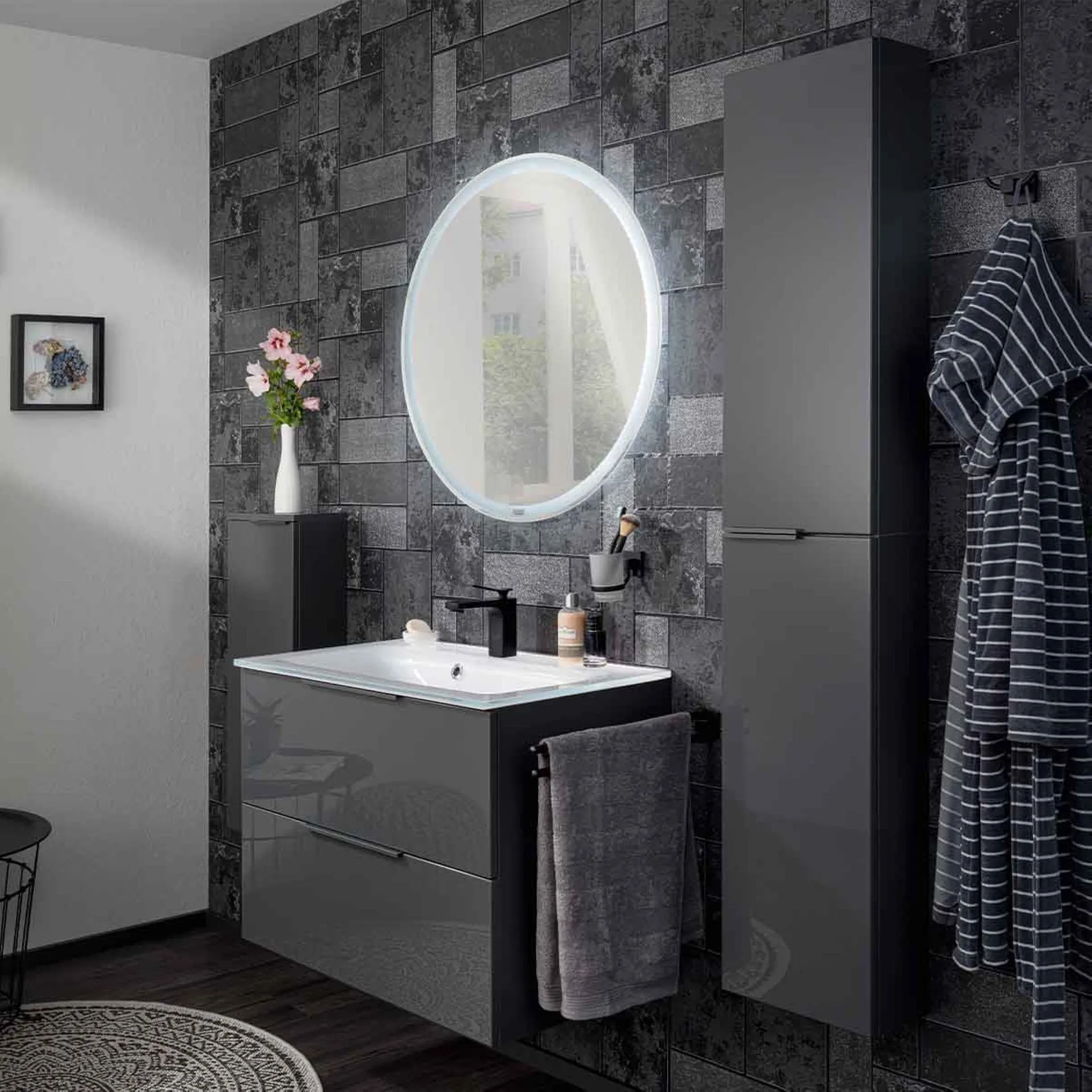 FACKELMANN LUNA Badmöbel Set 5-teilig 80 cm breit, Anthrazit, Waschbecken Glas Weiß + LED Spiegel + Hochschrank slim + Waschbeckenbeleuchtung