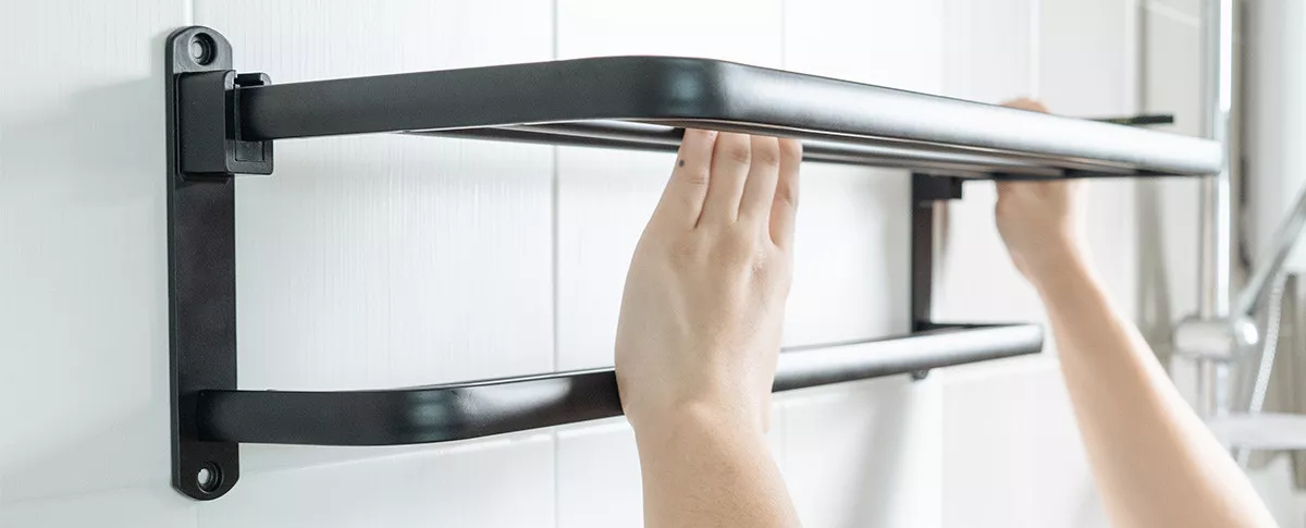 So montierst Du Deinen Handtuchhalter richtig