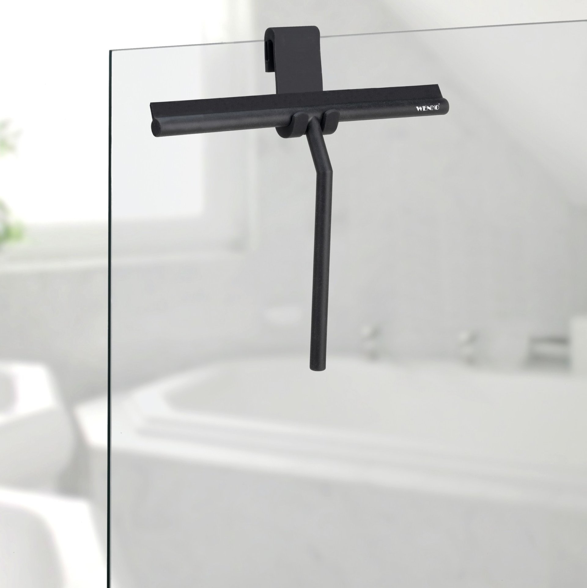 WENKO MOLA Duschabzieher, Schwarz, mit Wandhalterung, Edelstahl umantelt mit Silikon, extra breite Wischfläche