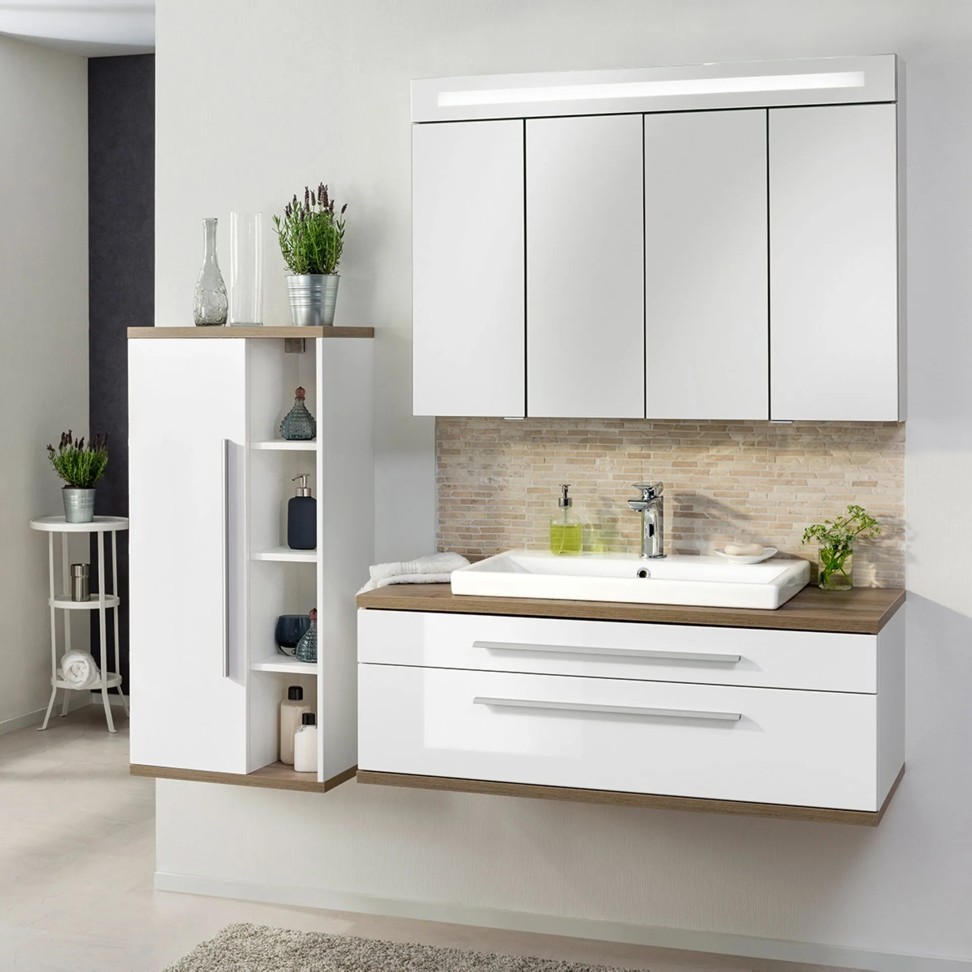 FACKELMANN STANFORD Badmöbel Set 4-teilig 110 cm breit, Weiß/Braun hell, Waschbecken Keramik Weiß + LED Spiegelschrank + Midischrank