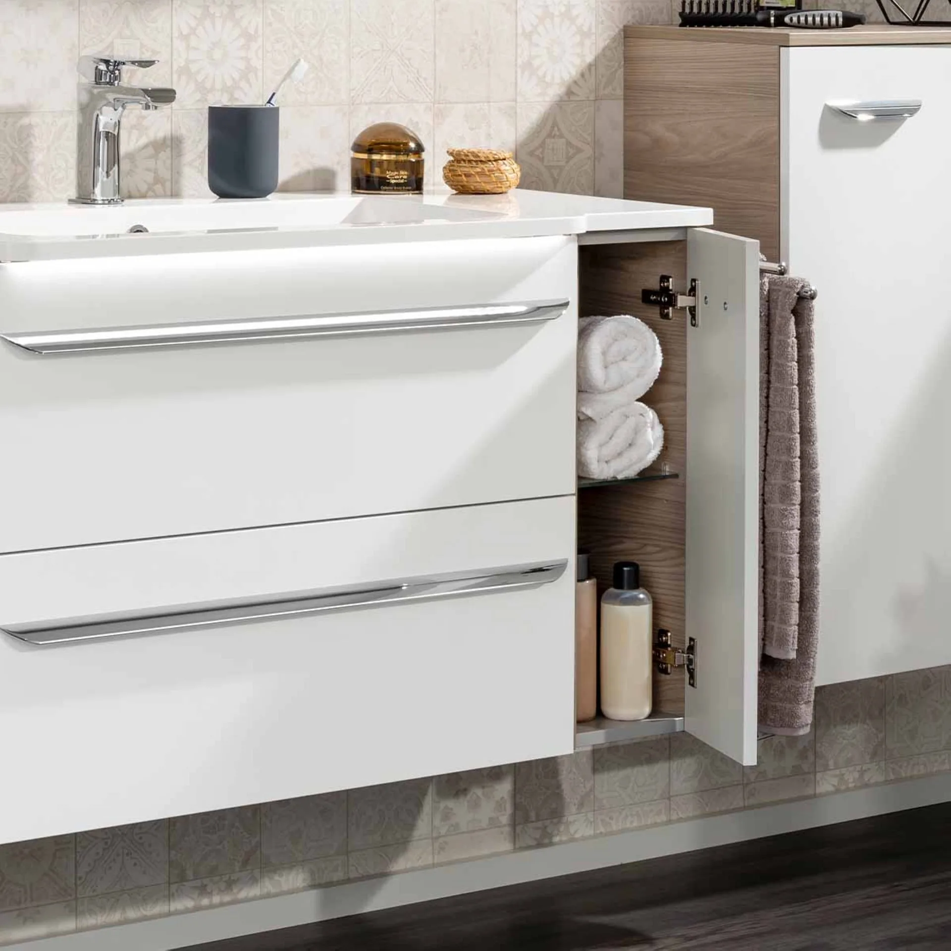 FACKELMANN LUXOR Badmöbel Set 5-teilig 100 cm breit, Weiß/Braun hell, Waschbecken Gussmarmor Weiß + LED Spiegelschrank + Unterschrank + Hängeschrank Türanschlag rechts