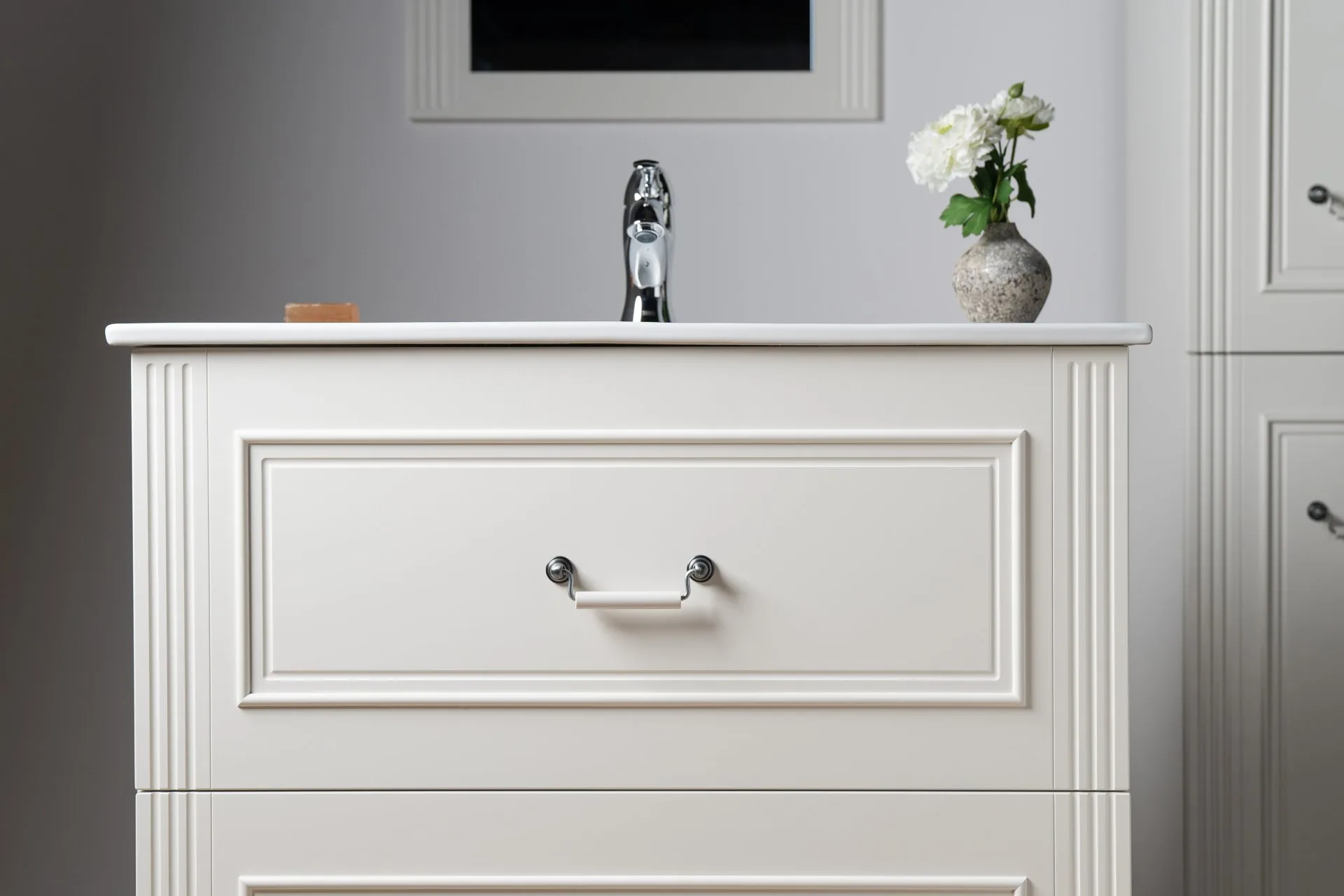 BADEDU RILA Waschbecken mit Unterschrank 80 cm breit, Weiß matt, Waschbecken Keramik Weiß, mit Füßen