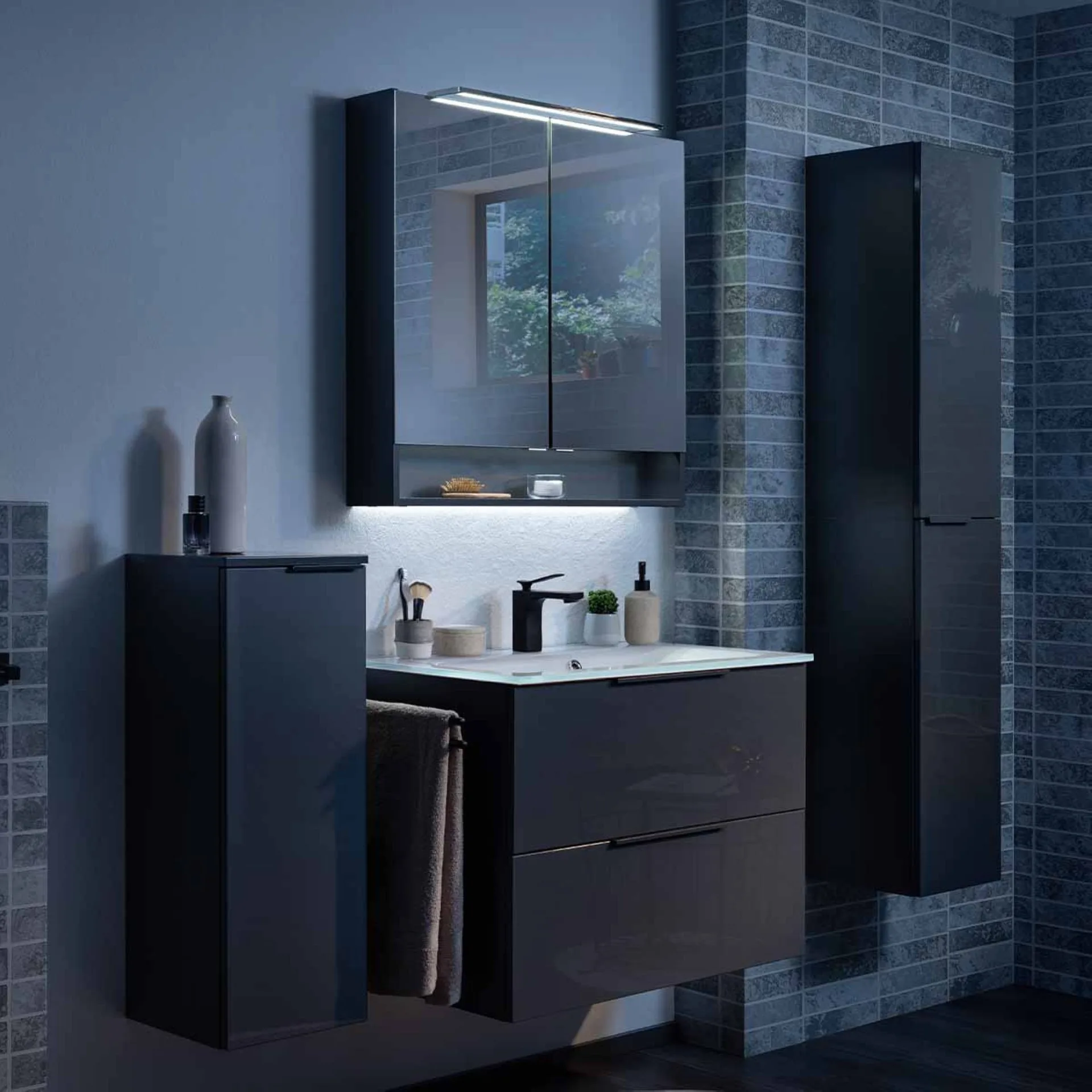 FACKELMANN LUNA LED Spiegelschrank 80 cm breit, Anthrazit