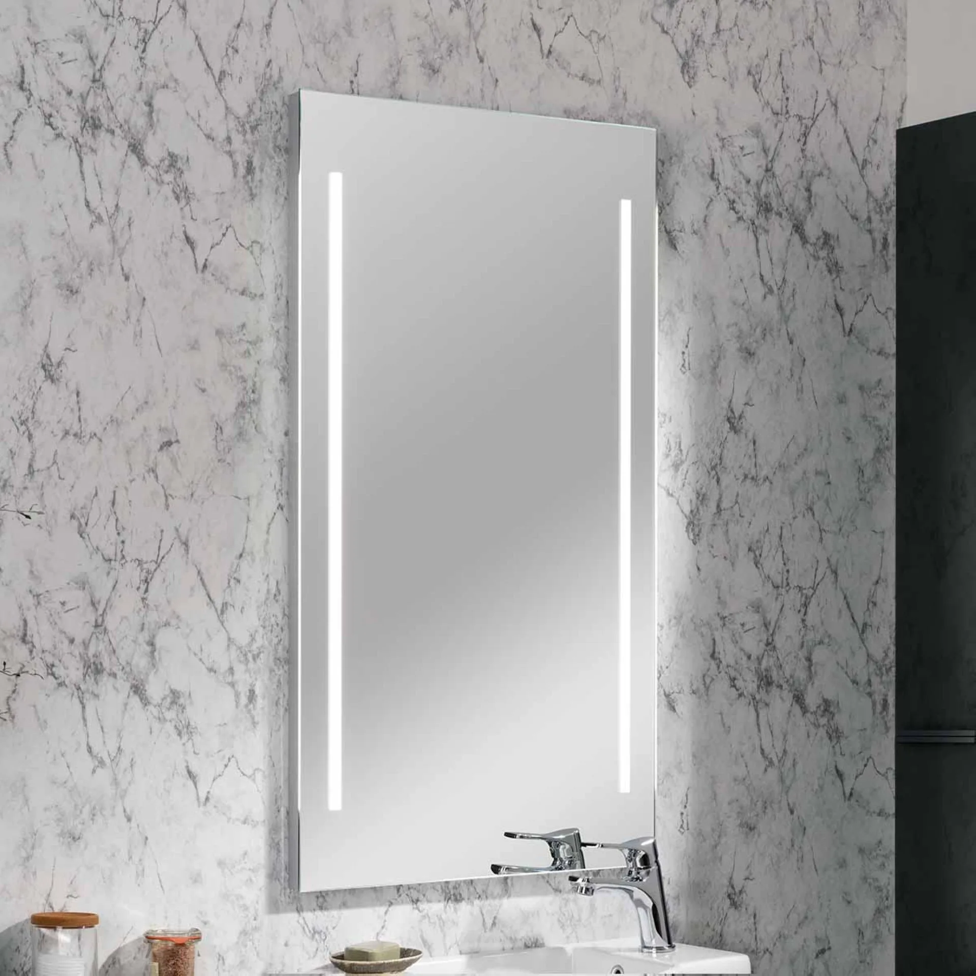 FACKELMANN LED Spiegel 55 cm breit
