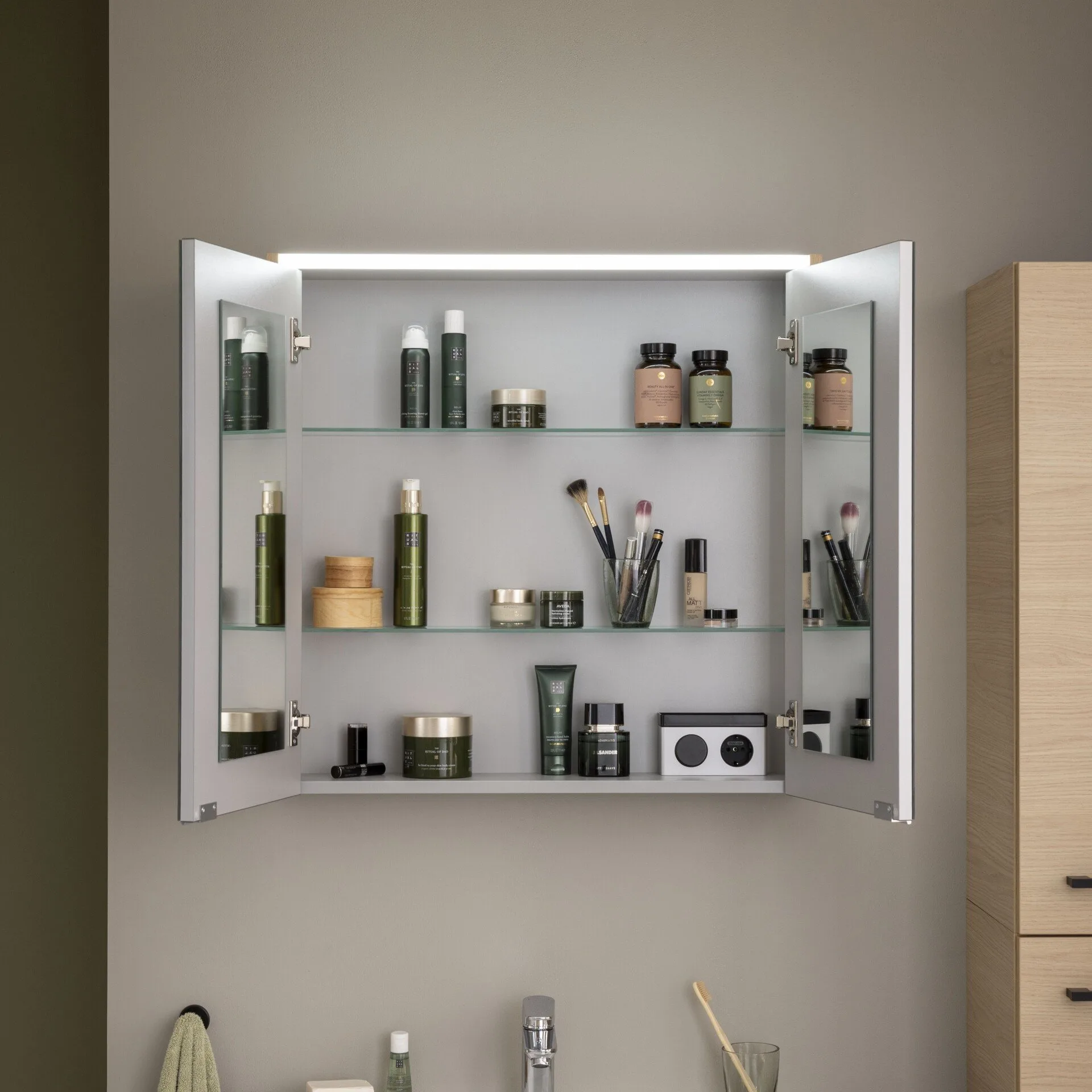 FACKELMANN B.ROUND LED Spiegelschrank 70 cm breit, Braun
