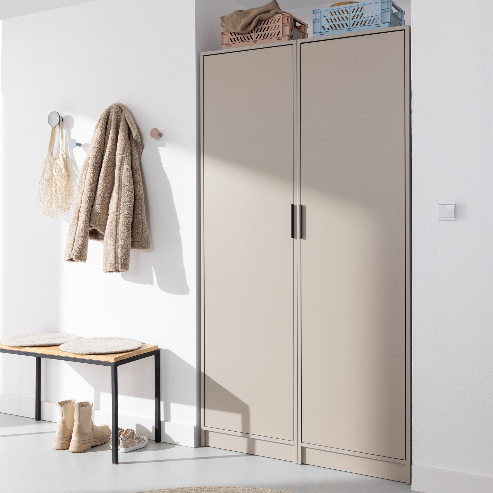 FACKELMANN Putzschrank und Wäscheschrank 100 cm breit, Grau, mit Fuß