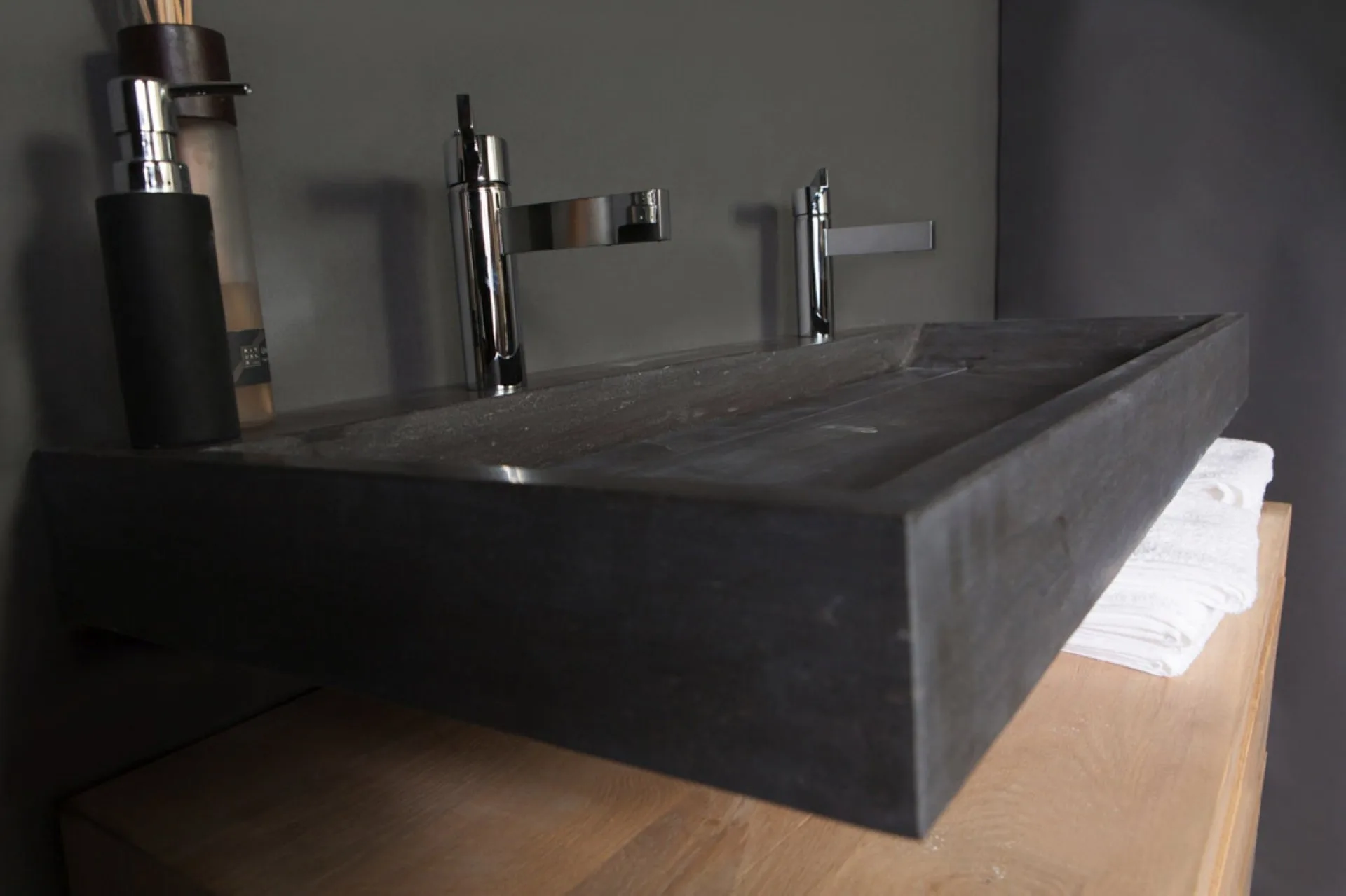 FORZALAQUA BELLEZZA Waschbecken 120,5 cm breit, Bluestone, Naturstein, mit 2 Hahnlöchern