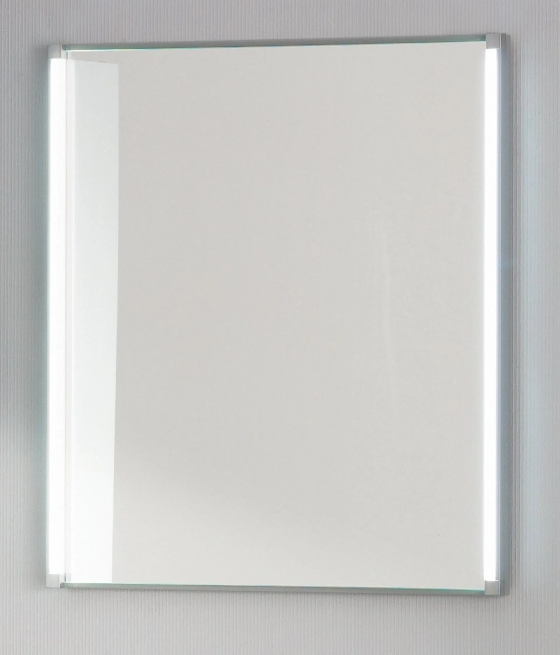 FACKELMANN LED Spiegel 60 cm breit