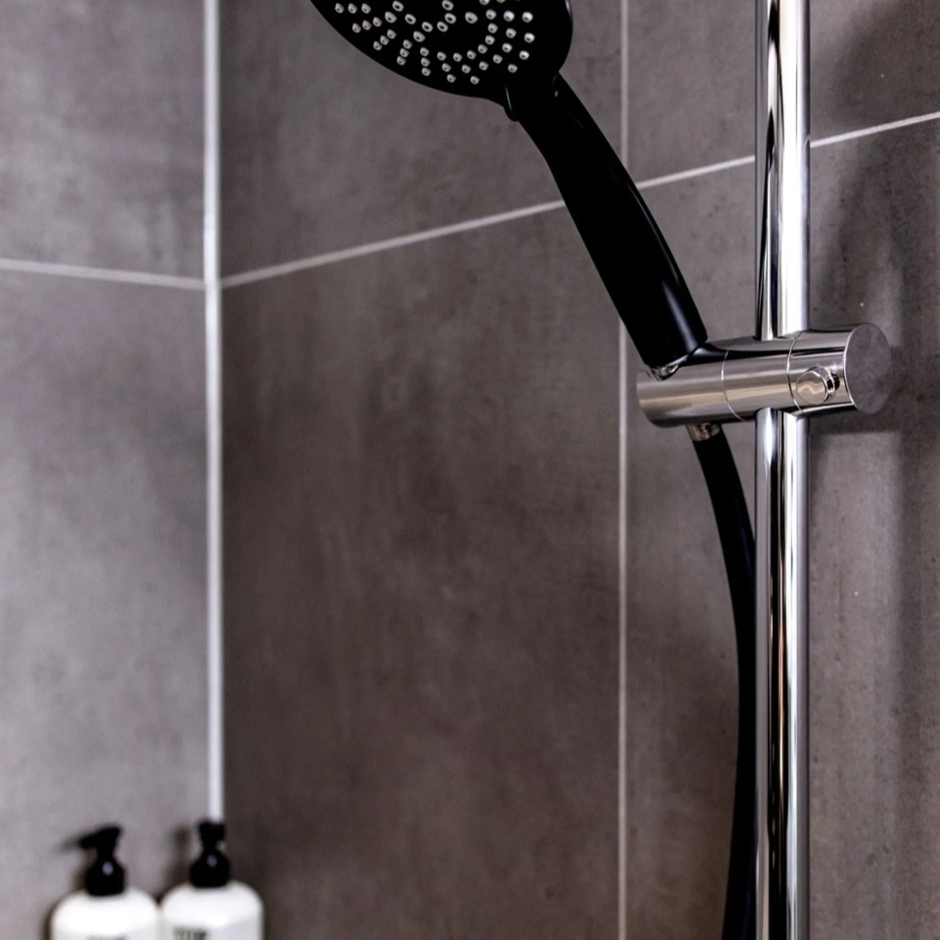 WENKO DESIGN Duschschlauch 175 cm, Schwarz matt, Verdrehschutz + Trinkwasserzulassung