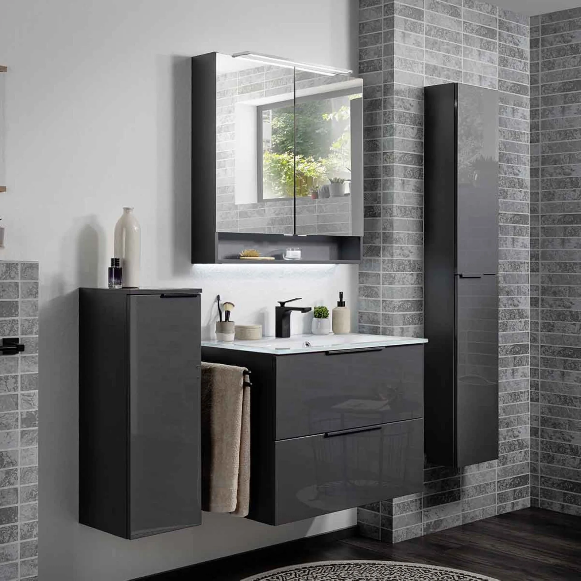 FACKELMANN LUNA Badmöbel Set 5-teilig 80 cm breit, Anthrazit, Waschbecken Glas Weiß + Midischrank + Ambientebeleuchtung
