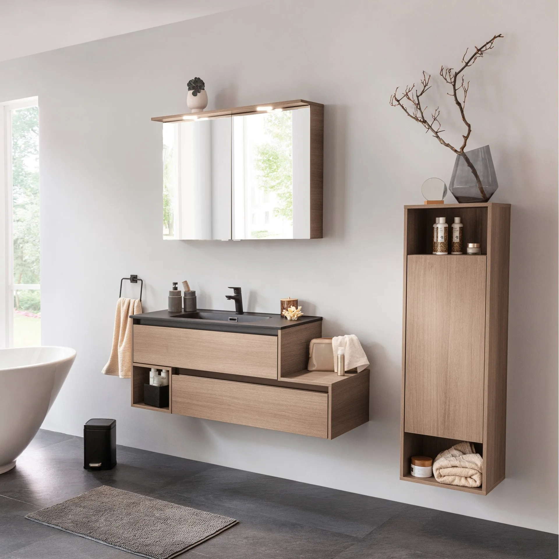 FACKELMANN VITA Waschbecken mit Unterschrank 129 cm breit, Braun hell, Waschbecken Gussmarmor Schwarz matt, Ablage rechts, asymmetrisch